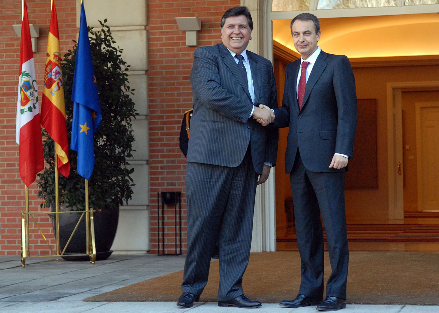 El jefe de Estado, Alan García, se reunió hoy con el presidente del Gobierno español, José Luis Rodríguez Zapatero, en el marco de su visita oficial a dicha nación europea. Foto:ANDINA/Sepres