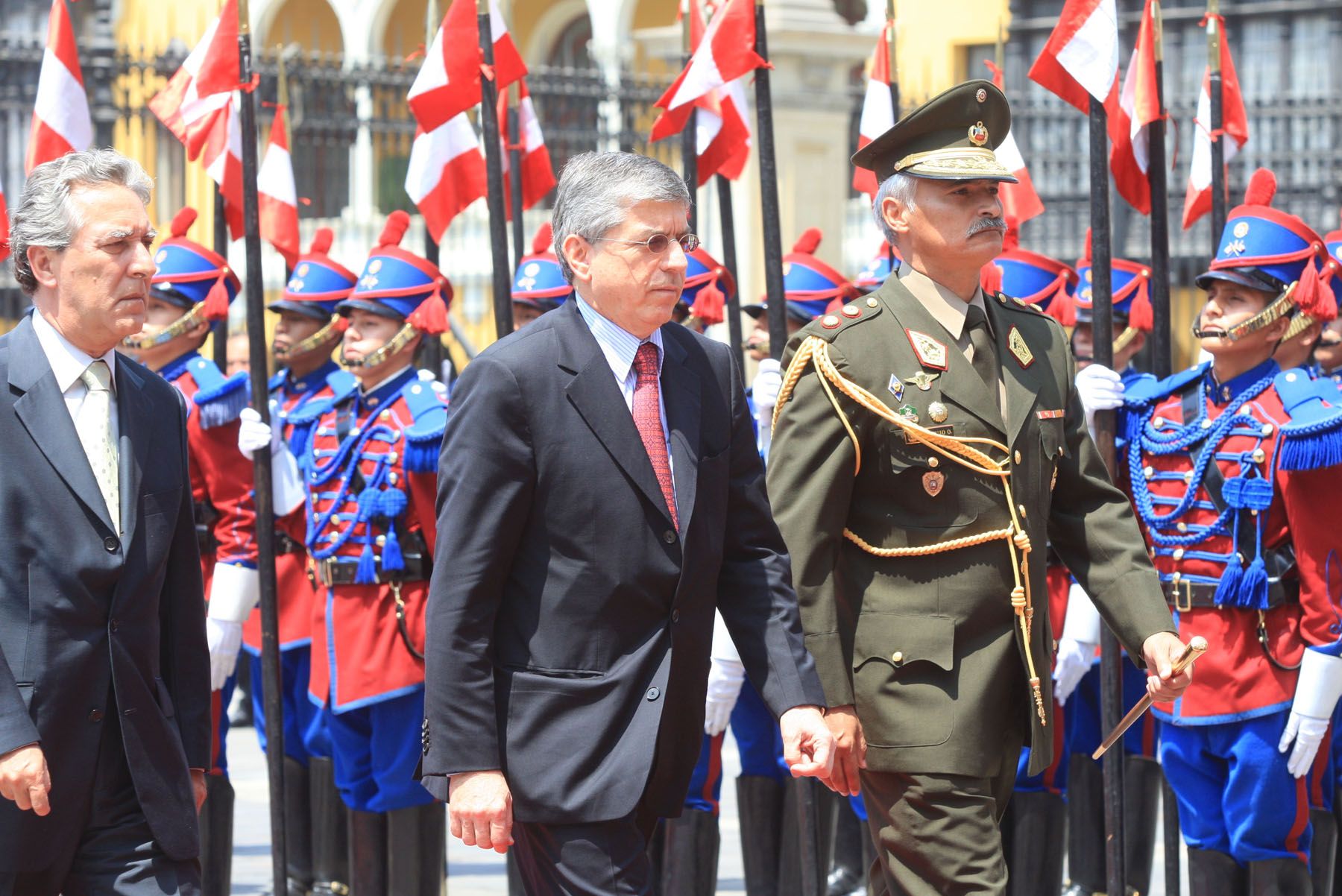 Llegada a Palacio de Gobierno del ex presidente de Colombia, César Gaviria. Foto: ANDINA/Carlos Lezama.