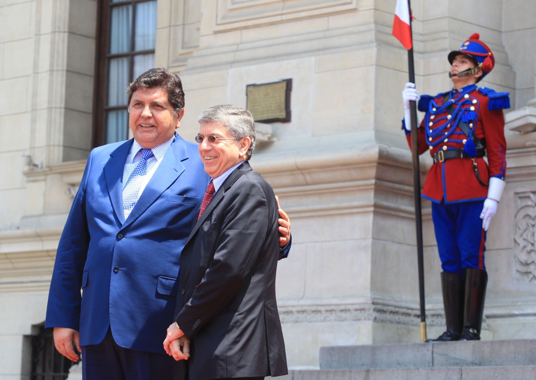 El Presidente Alan García junto al ex presidente de Colombia César Gaviria en Palacio de Gobierno. Foto: ANDINA/Carlos Lezama.