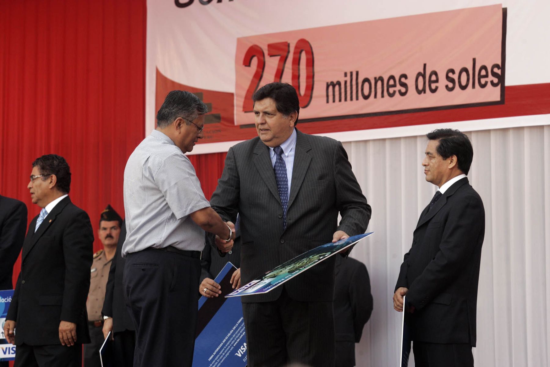 El Jefe de Estado, Alan García, lanza Programa de Mantenimiento Preventivo Básico de Locales de Instituciones Educativas Públicas en el colegio Alfonso Ugarte. Foto:ANDINA/Juan Carlos Gúzman.