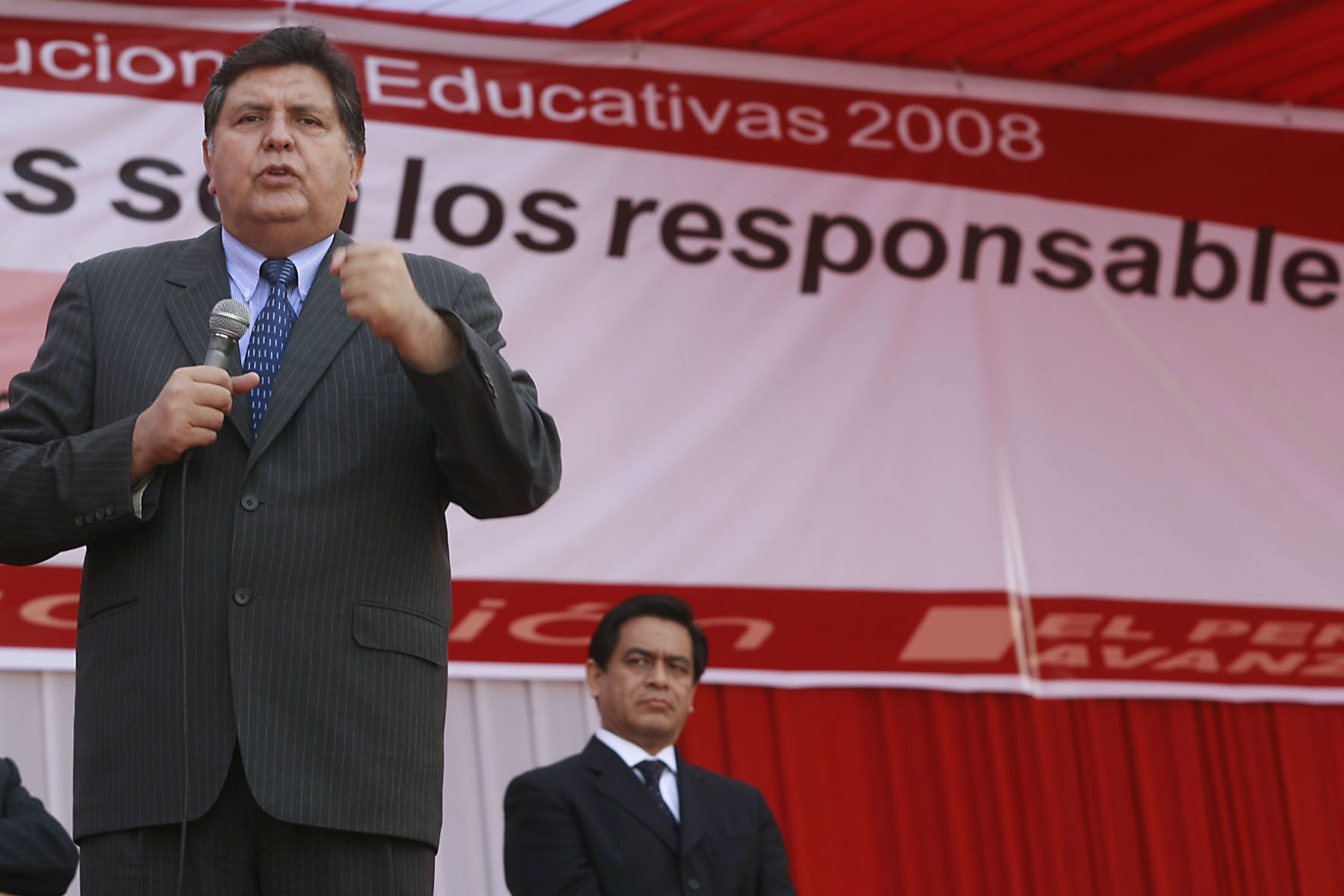 El Jefe de Estado, Alan García, lanza Programa de Mantenimiento Preventivo Básico de Locales de Instituciones Educativas Públicas en el colegio Alfonso Ugarte. Foto:ANDINA/SEPRES/Oscar Farje.