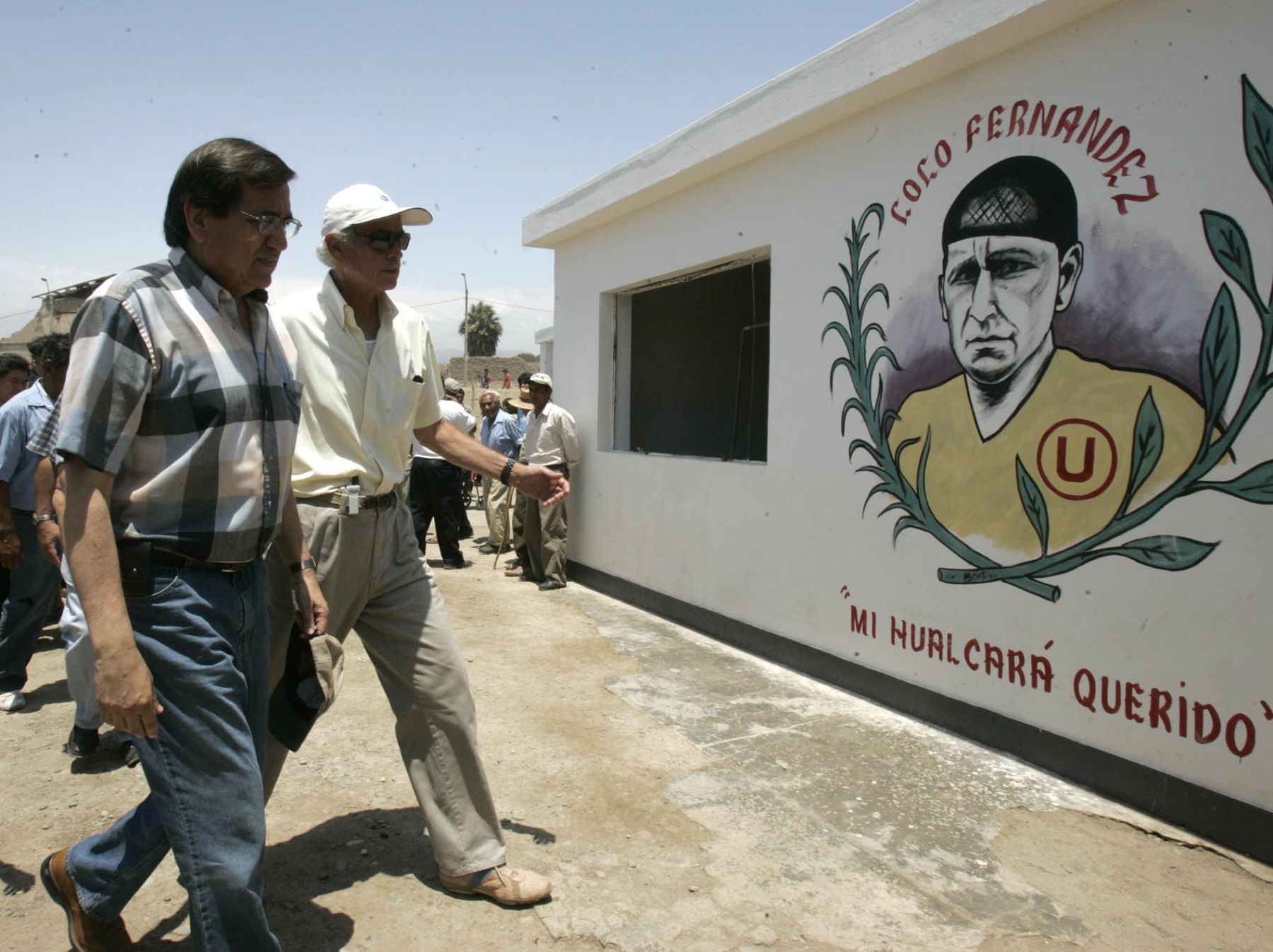 Titular de la PCM, Jorge del Castillo con representantes de la Junta de Riego de Cañete. Foto ANDINA/ Juan Carlos Guzmàn Negrini.