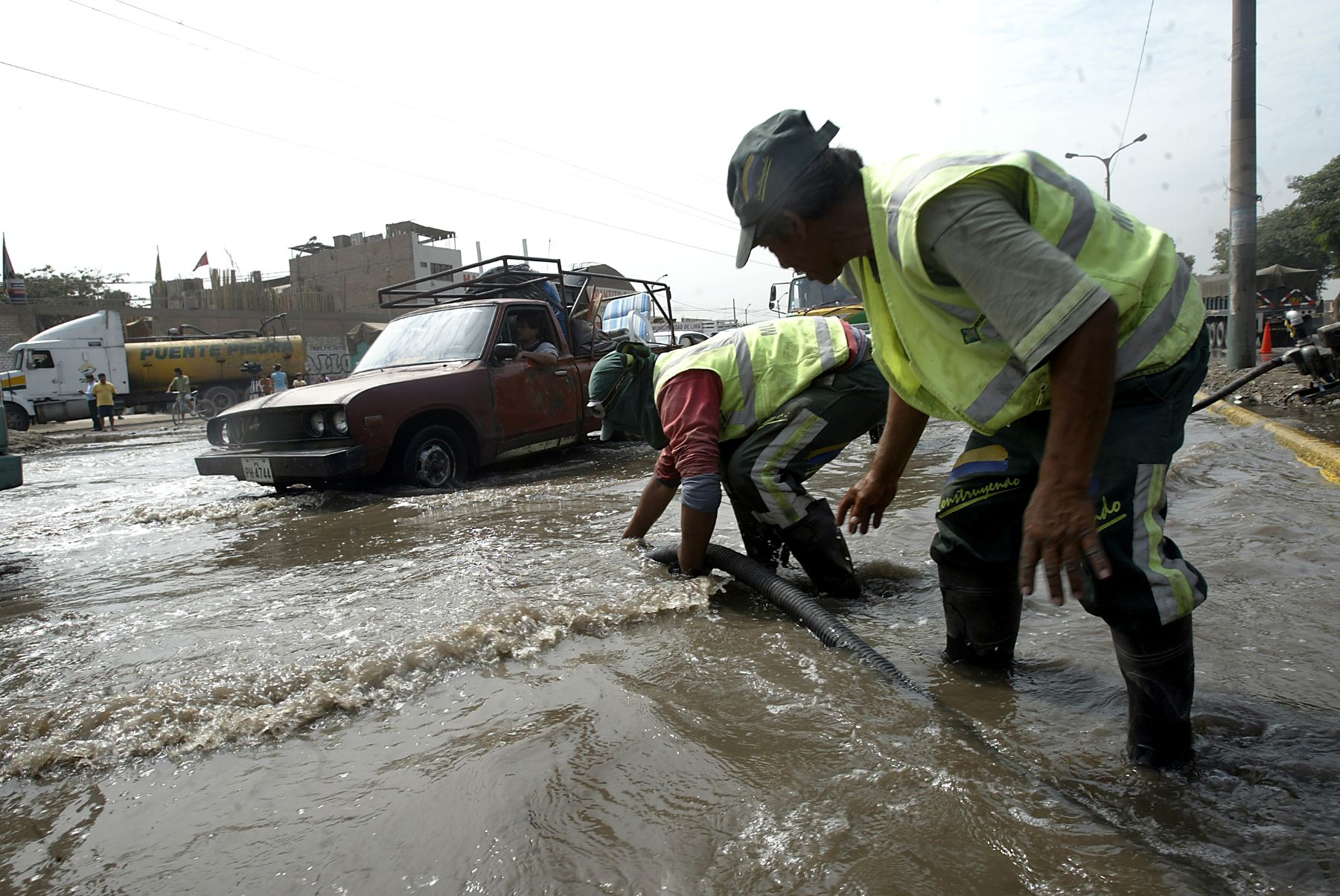 Fuerte aniego en kilometro 29 de la avenida Panamericana Norte. Foto: ANDINA / Alberto Orbegoso