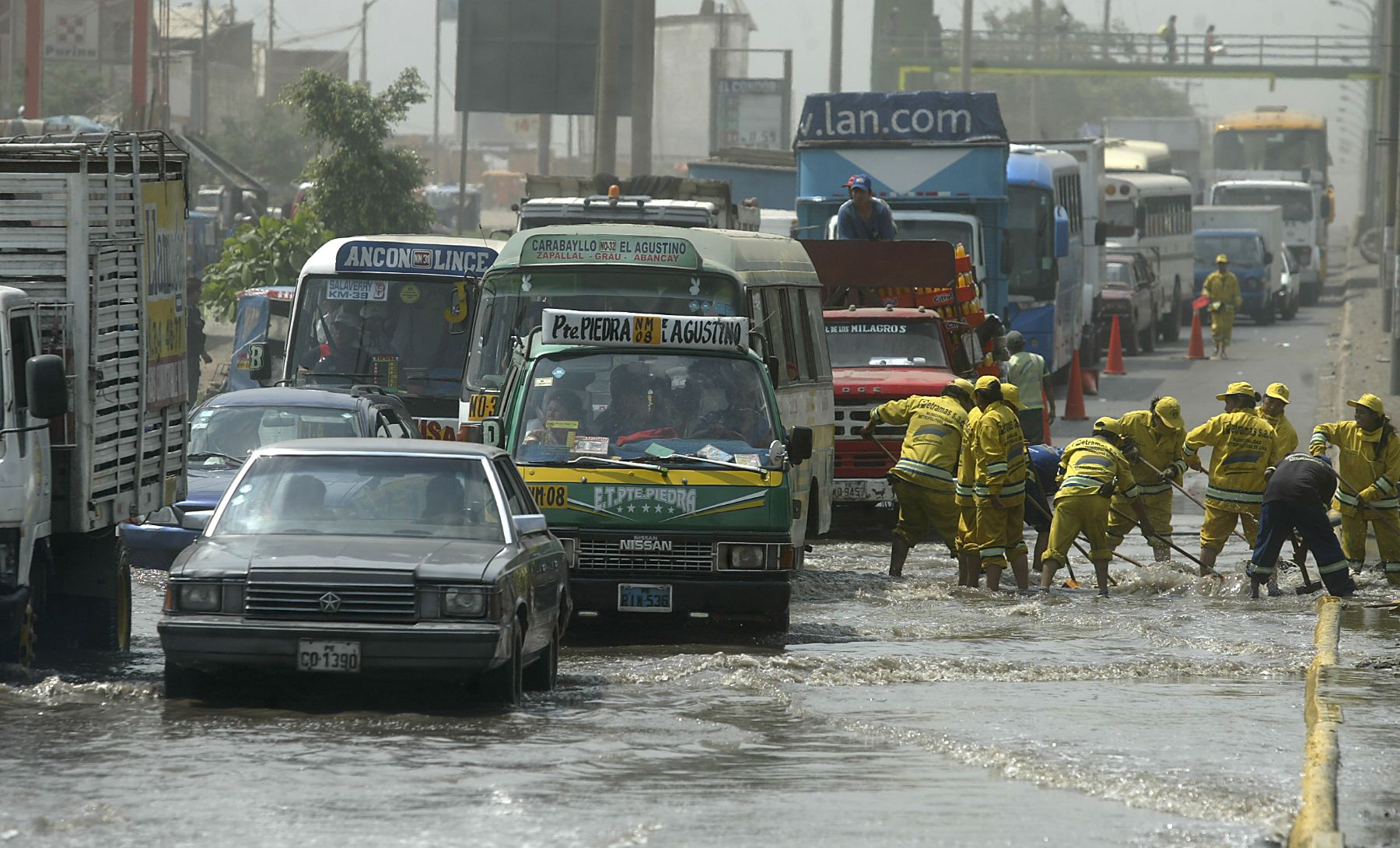Fuerte aniego en kilometro 29 de la avenida Panamericana Norte. Foto: ANDINA / Alberto Orbegoso