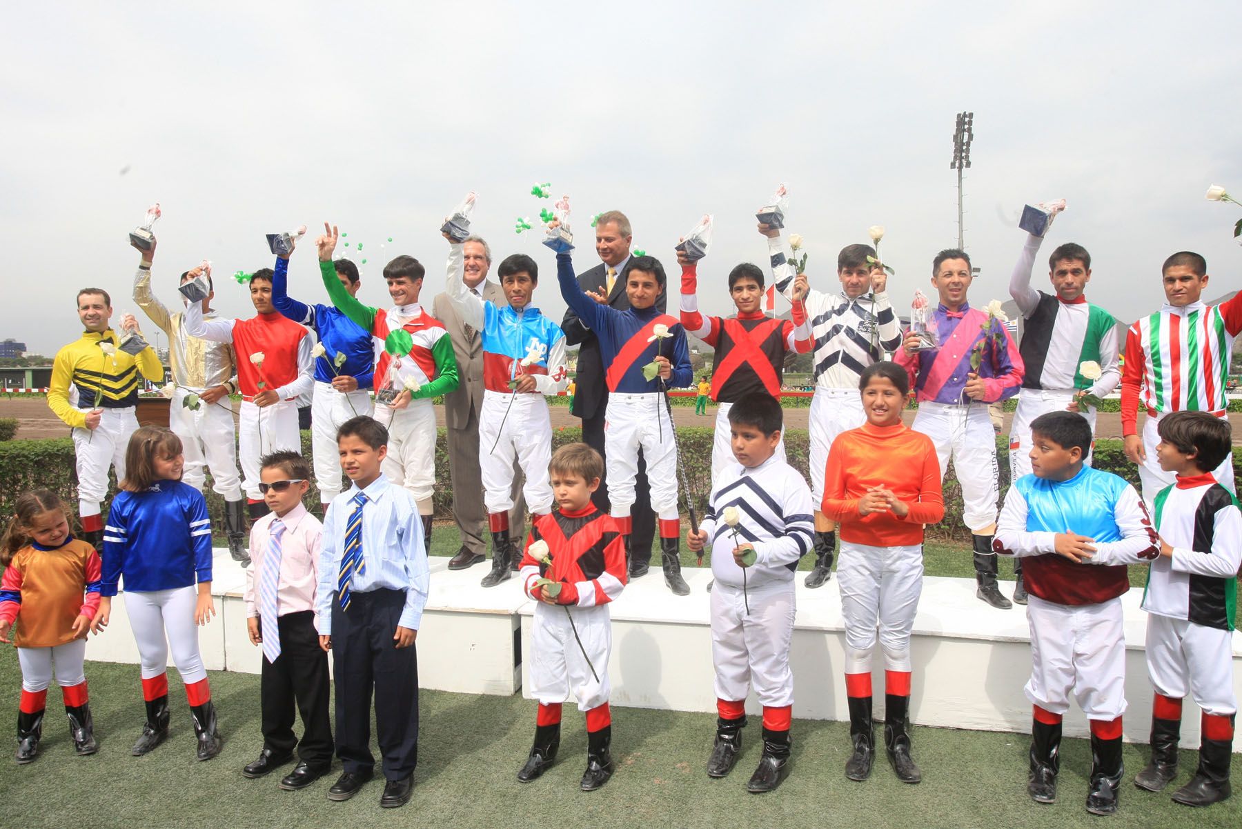 Homenaje a los jinetes en el campeonato internacional 2008 "robalca".Foto:ANDINA/CarlosLezama