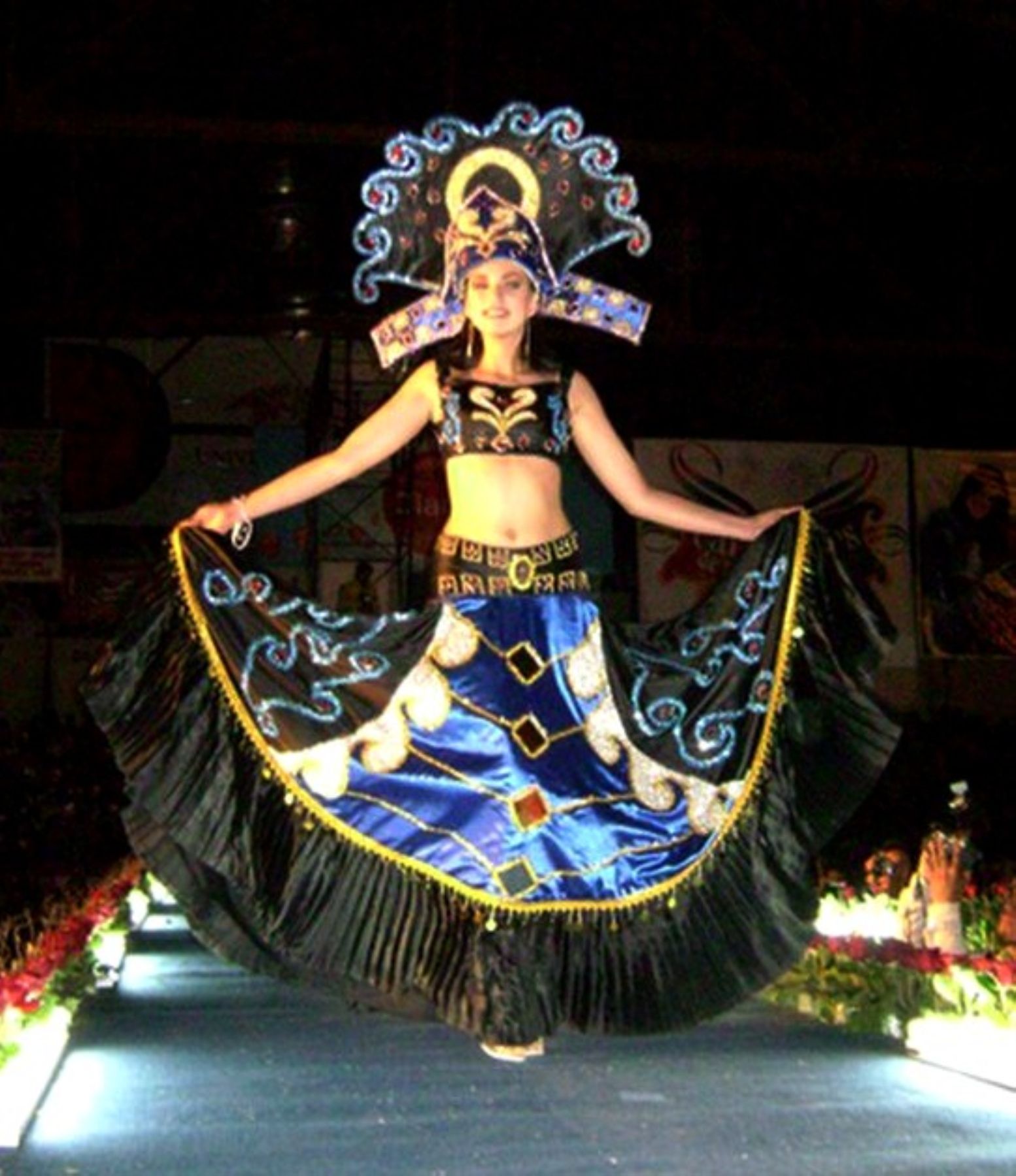 Nadia Mendoza Cortez, Reina del Carnaval de Cajamarca, luce traje típico.