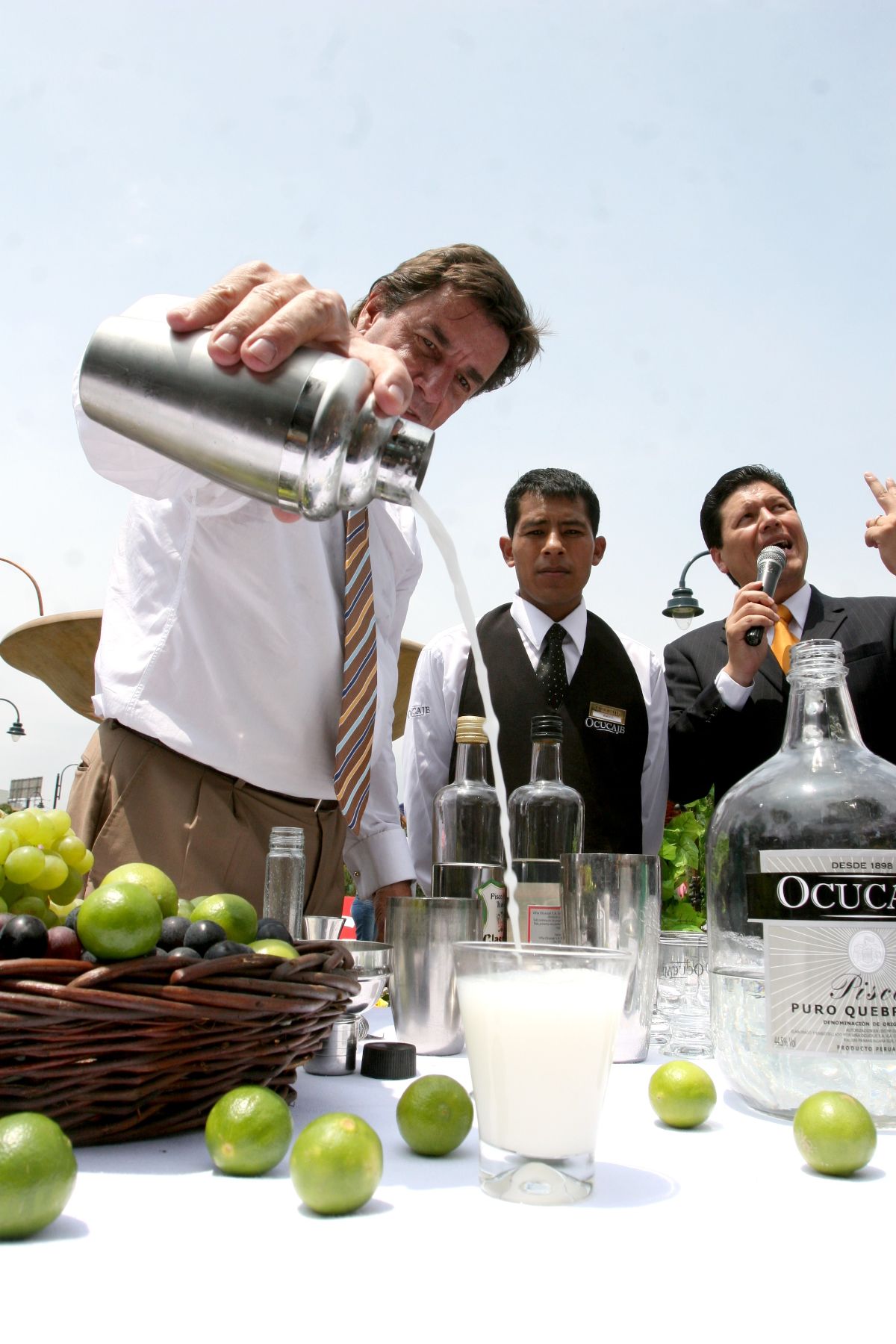 Jhonny Schuler, presidente de la Cofradía Nacional de Catadores del Perú en la inauguración oficial del “Quinto festival del Pisco Sour en Surco, más peruano que nunca”. Foto: ANDINA/Jorge Paz H