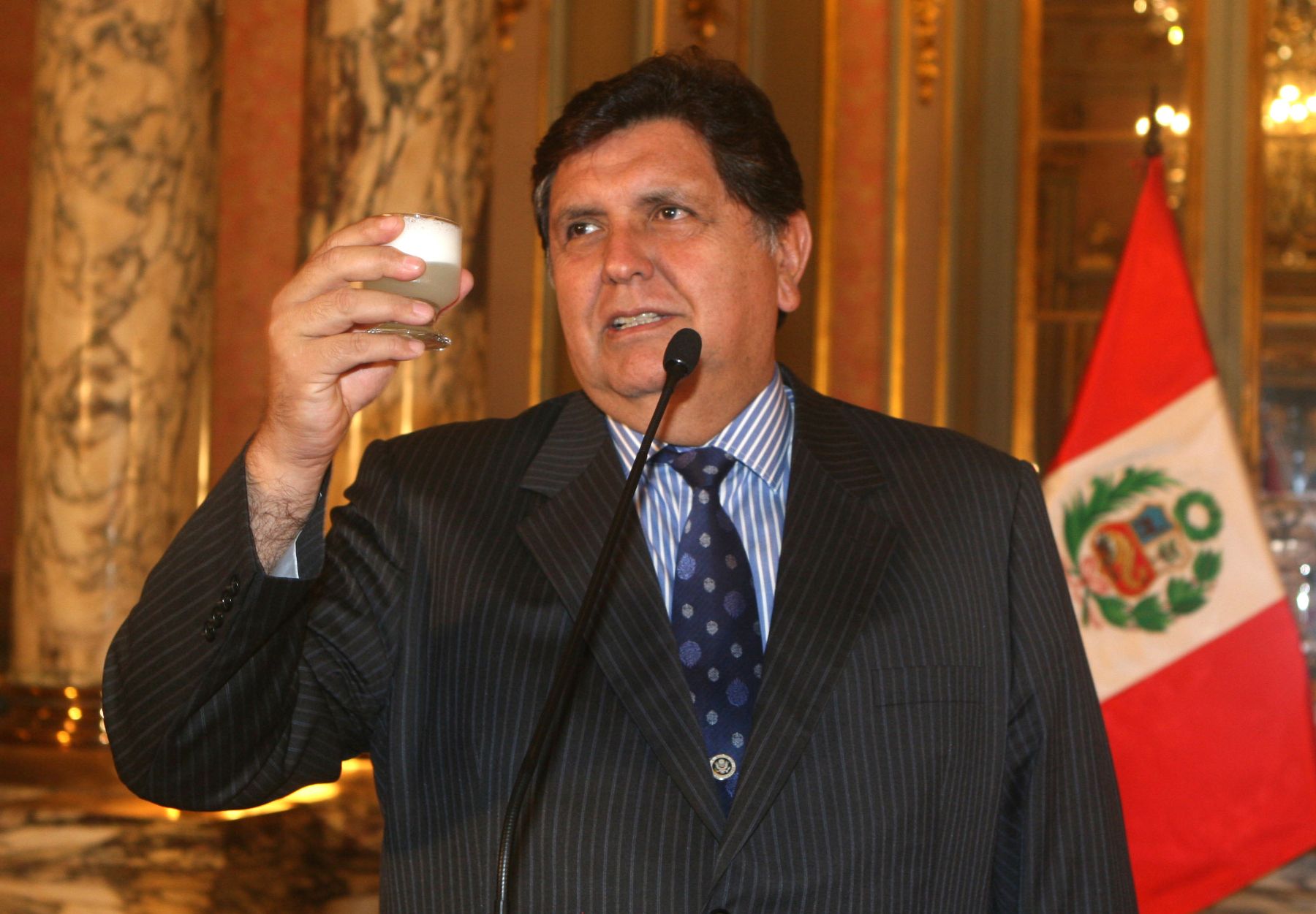 Presidente de la República,  Alan García, briinda por Día del Pisco Sour. Foto: ANDINA / Vidal Tarqui.