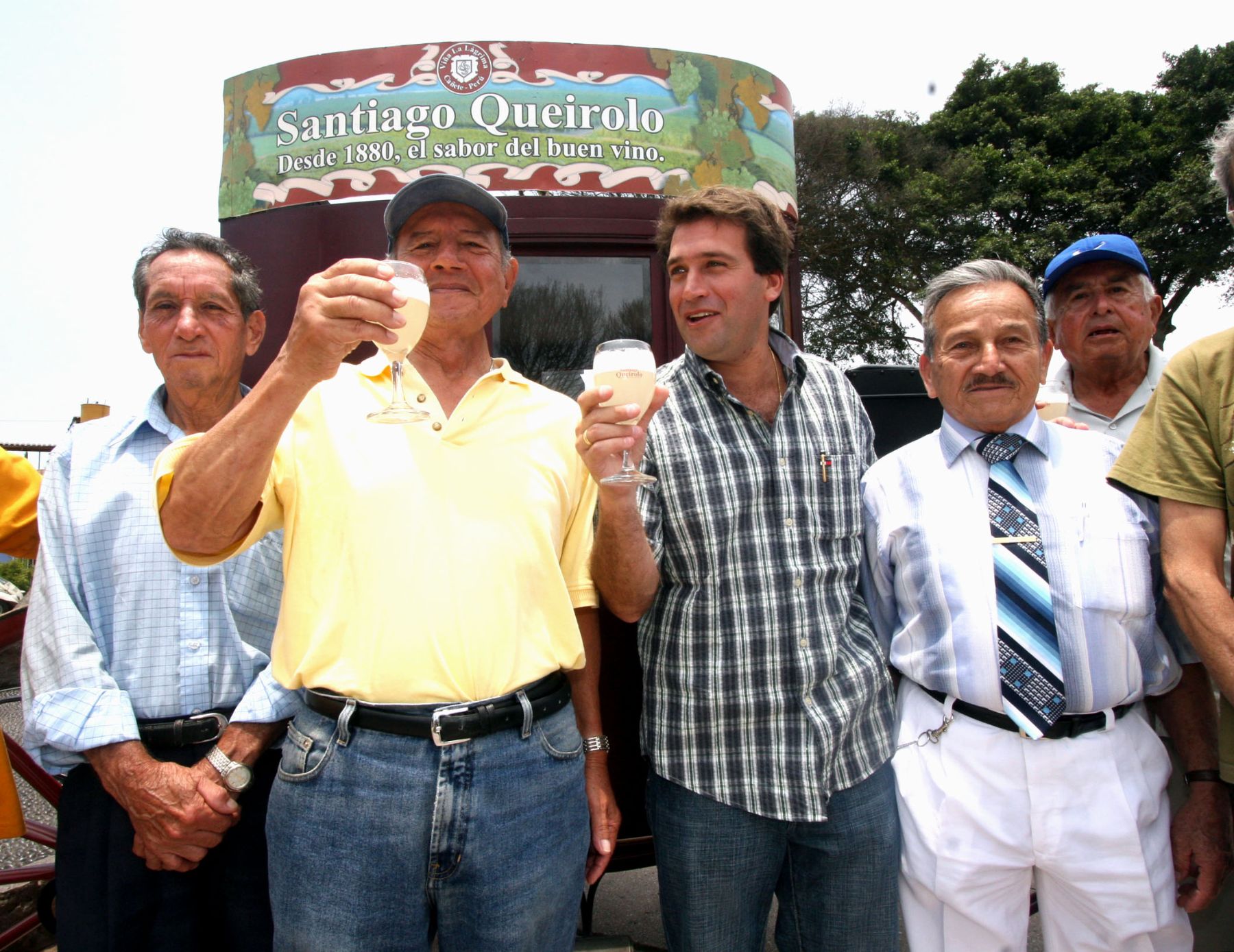 Alcalde de Pueblo Libre, Rafael Santos hace homenaje por el Día del Pisco Sour. Foto: ANDINA/Maritza Rosales.