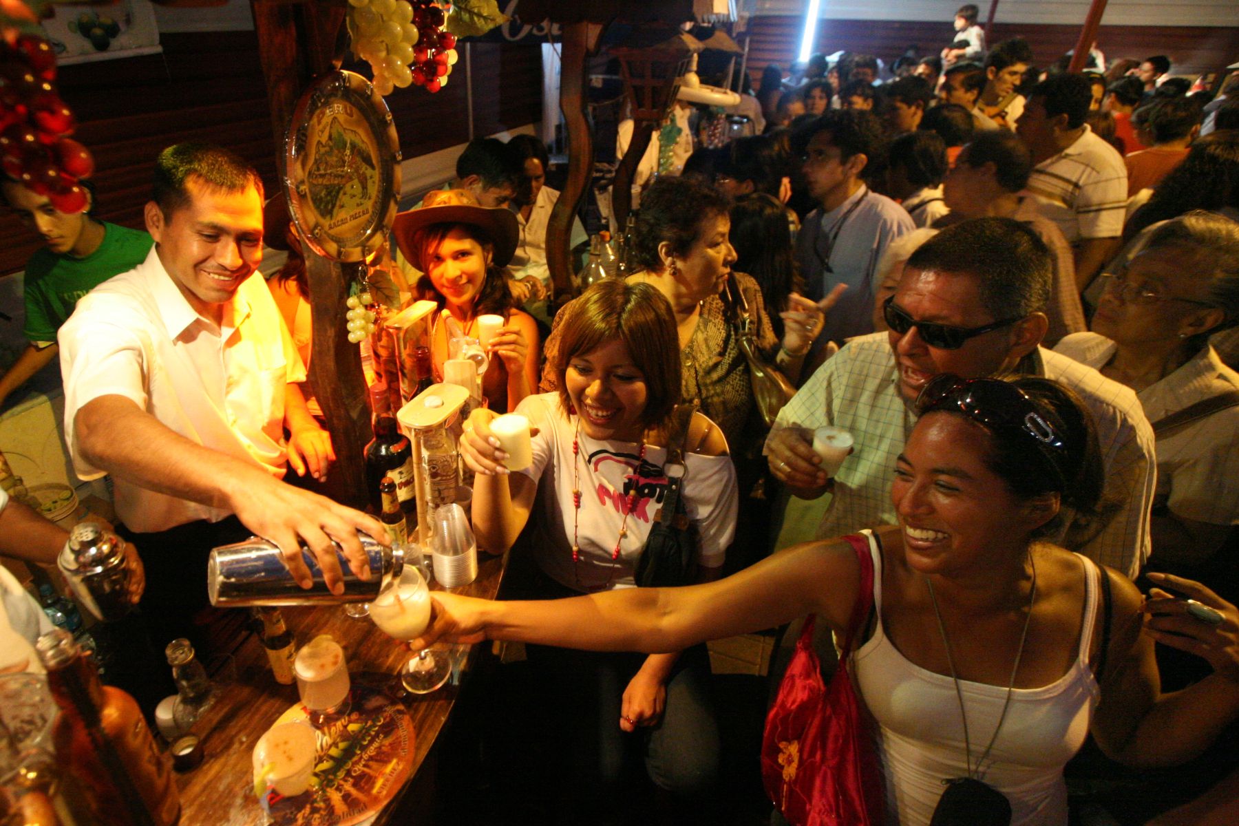 Celebraciòn del Dìa del Pisco en Boulevard Chabuca Granda, Centro de Lima. Foto. ANDINA/ Stephanie Zollner