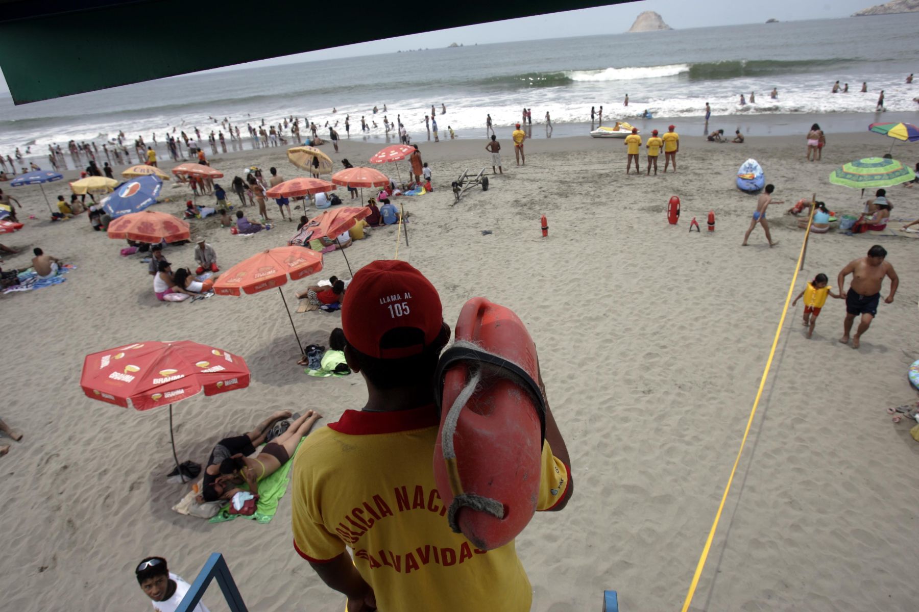 Personal de Salvataje en Playa San Pedro.Foto ANDINA: Juan Carlos Guzmán Negrini.