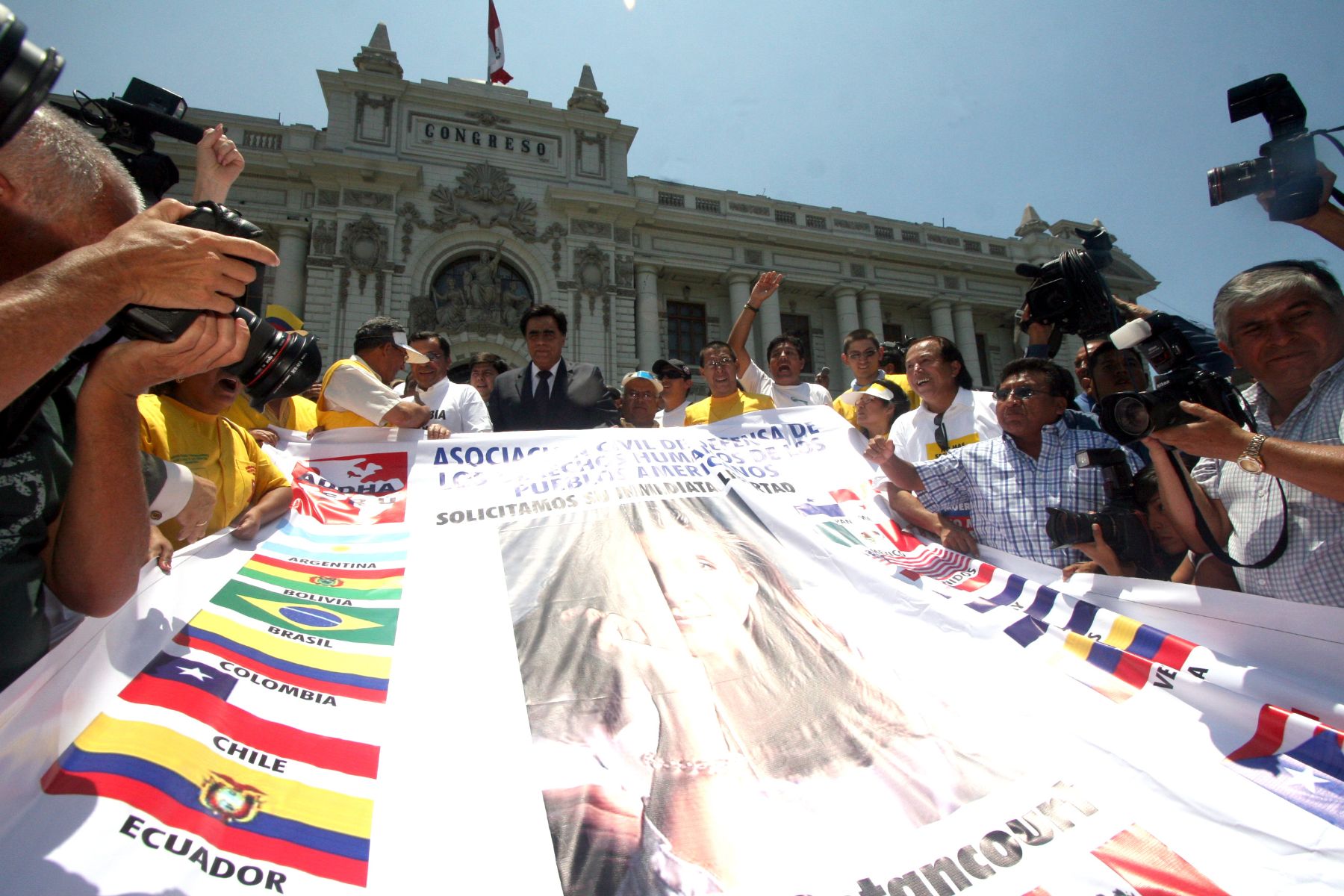 Presidente del Congreso de la República, Luis Gonzáles Posada emprende marcha junto al Embajador de Colombia en Perú, Alvaro Pava. Foto: ANDINA/Maritza Rosales.