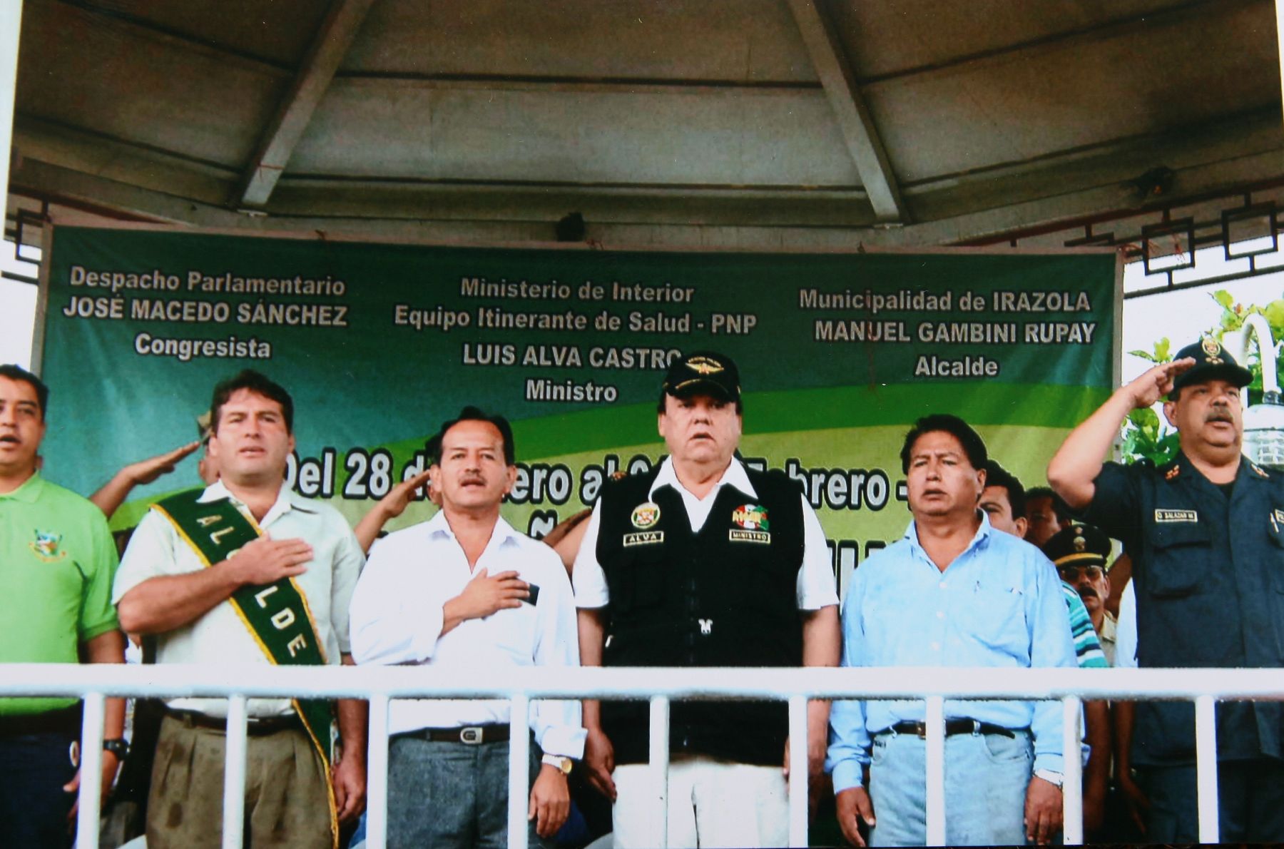 Ministro del Interior, Luis Alva Castro, en distrito de Irazola en Ucayali. Foto: ANDINA / Mininter.