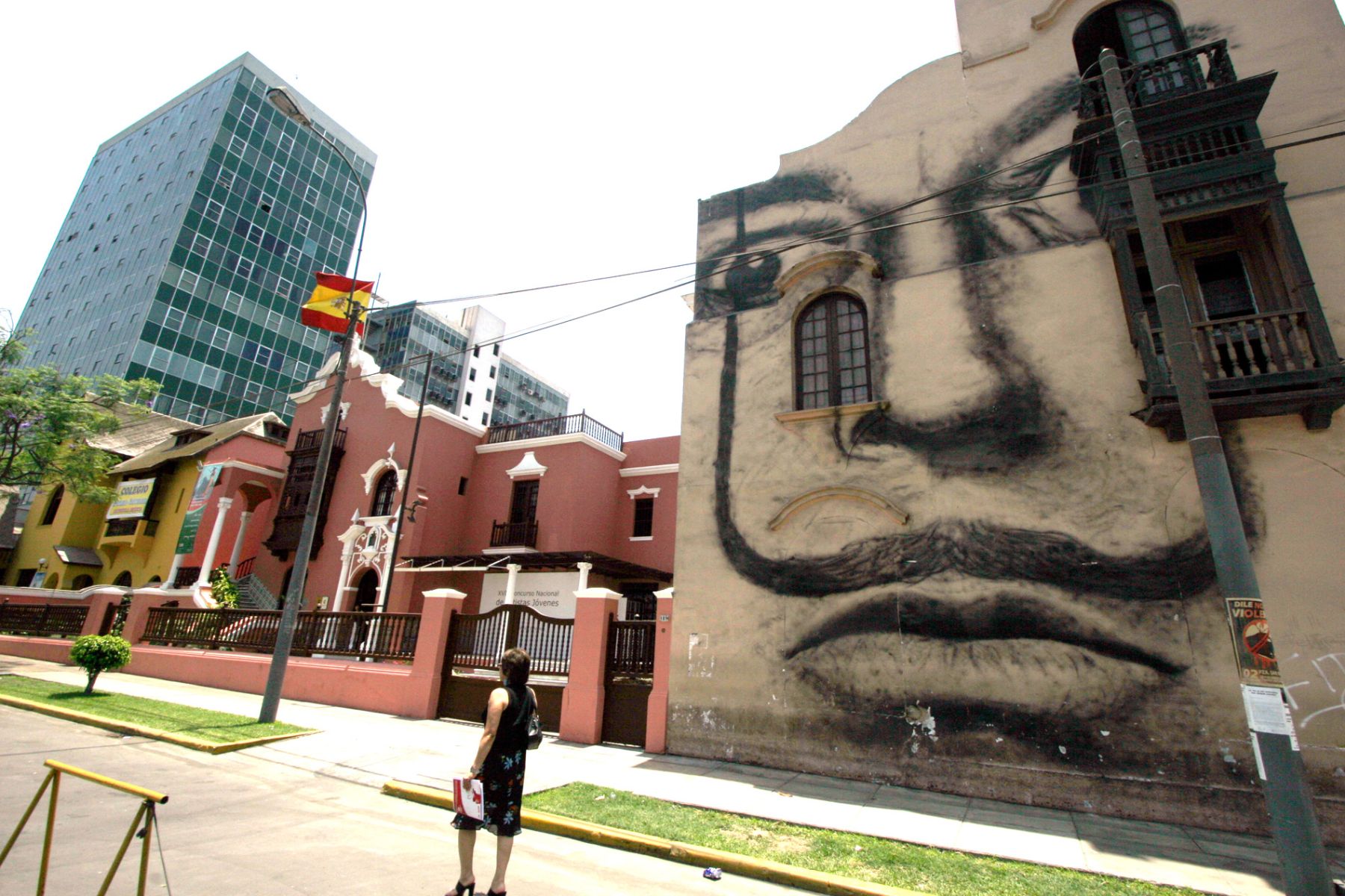 Fachada del Centro Cultural de España en la Av, Arenales en Lima. Foto: ANDINA/Archivo/ Stephanie Zollner