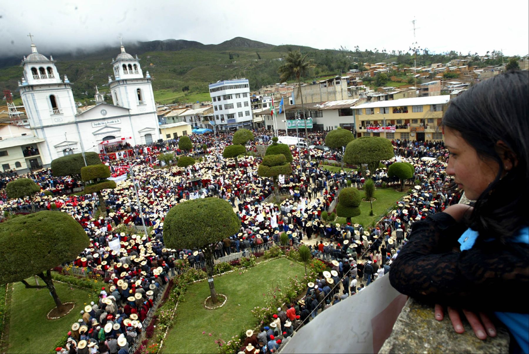 Panorámica de la plaza de Cutervo donde el premier, Jorge del Castillo, lanzó el programa "Crecer". Foto: ANDINA / Alberto Orbegoso