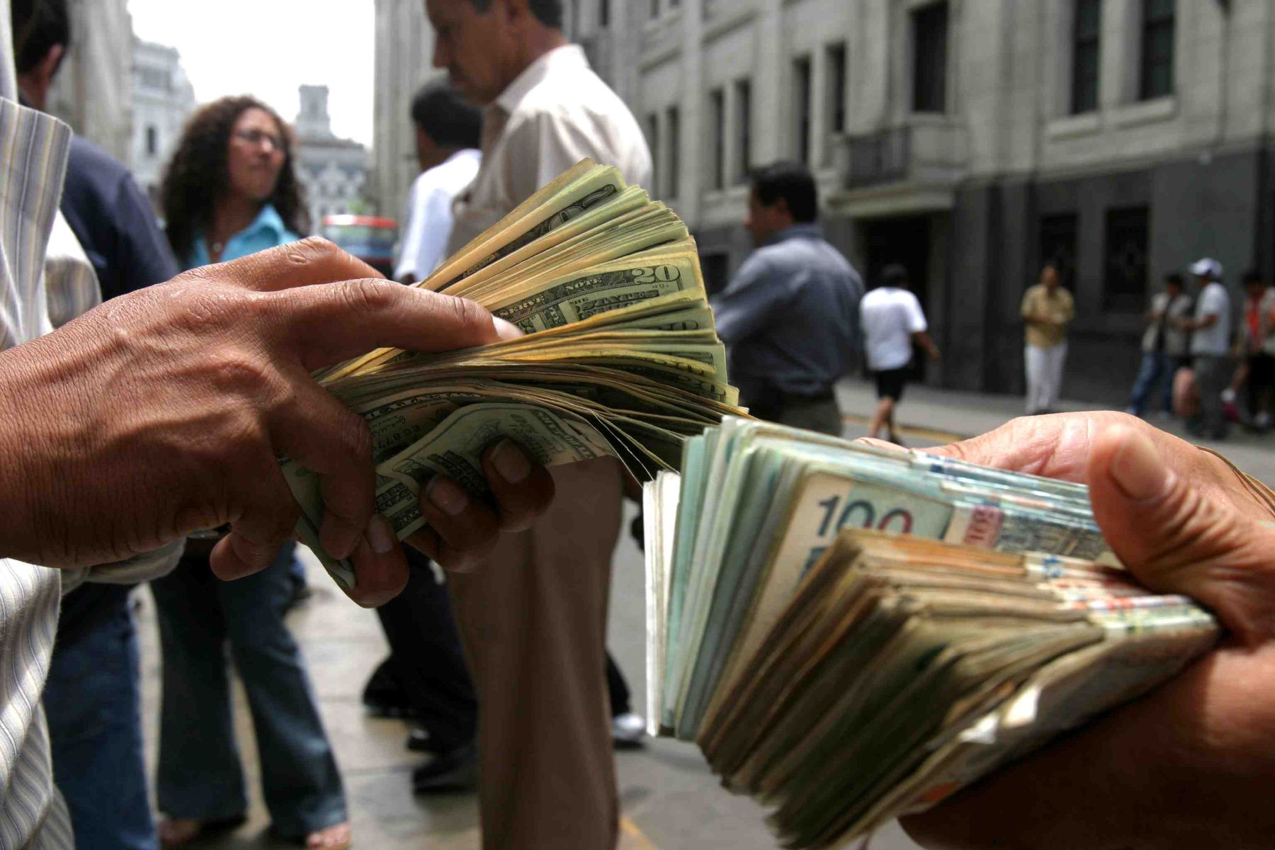 Billetes de nuevo sol en el mercado cambiario. Foto: ANDINA/Archivo.