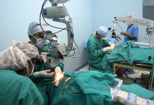 Oncólogos del INEN aplican tratamientos efectivos contra cáncer ocular. Foto: ANDINA/Archivo