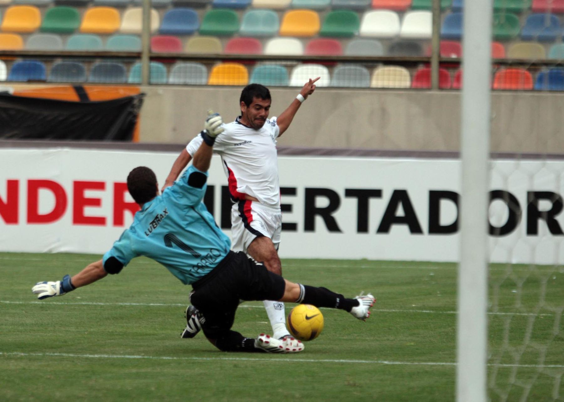 Segundo gol de San Martìn a River.FotoANDINA:Juan Carlos Guzmàn Negrini.