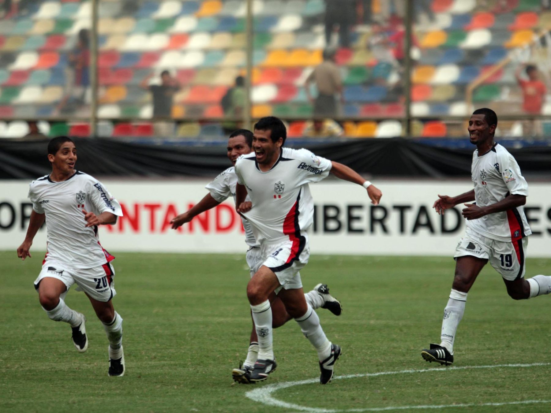 Segundo gol de San Martìn a River.FotoANDINA:Juan Carlos Guzmàn Negrini.