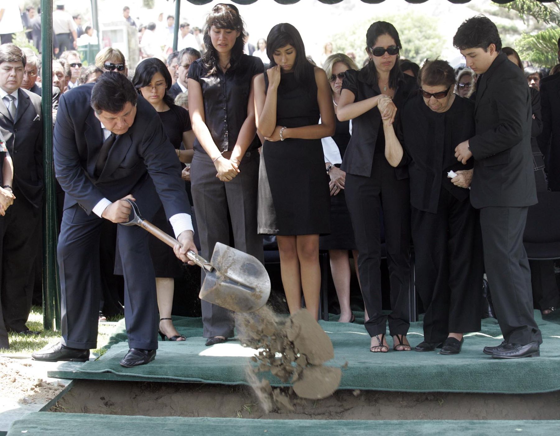 Sepelio del hermano del Presidente Alan Garcìa Pérez en el cementerio Jardines de la Paz. Foto: ANDINA/ Juan Carlos Guzmàn Negrini.