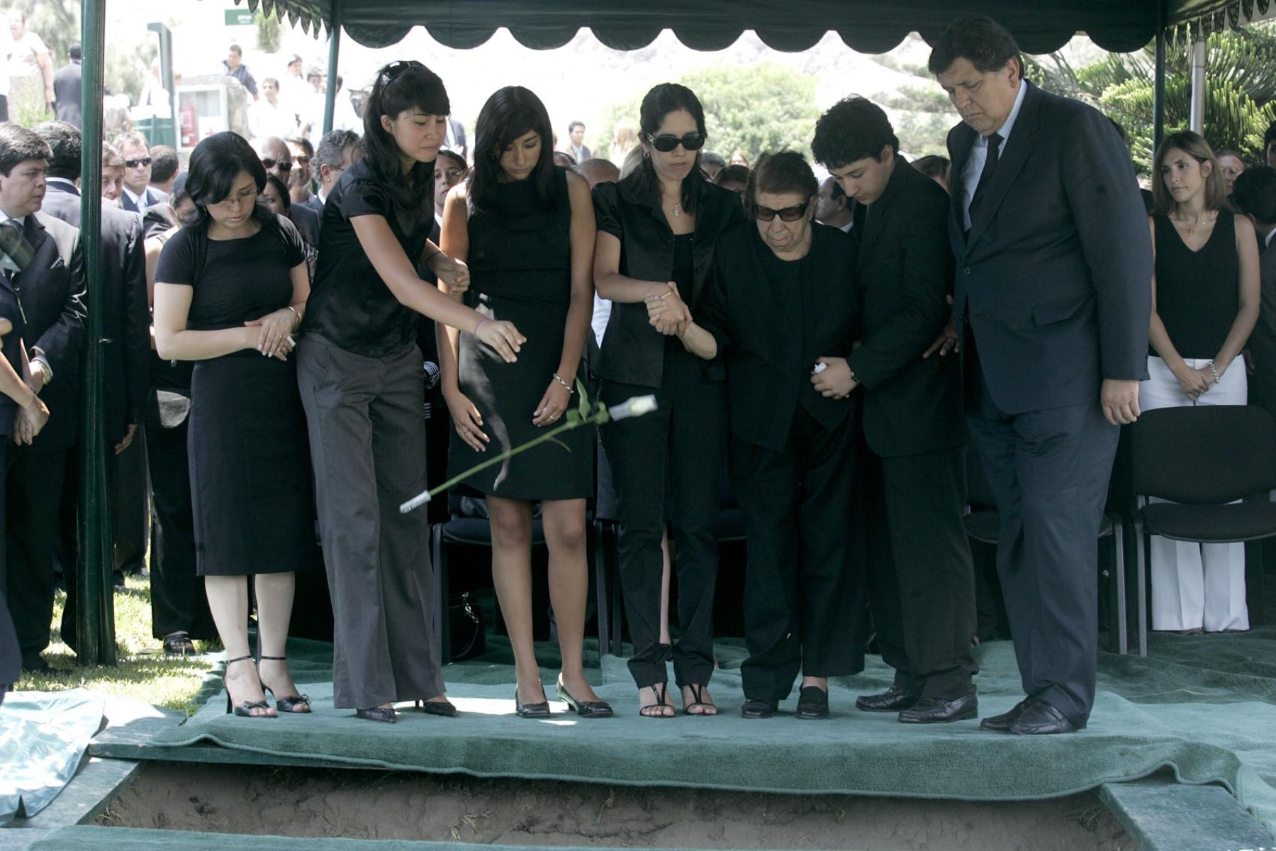 Sepelio del hermano del Presidente Alan Garcìa Pérez en el cementerio Jardines de la Paz. Foto: ANDINA/ Juan Carlos Guzmàn Negrini.