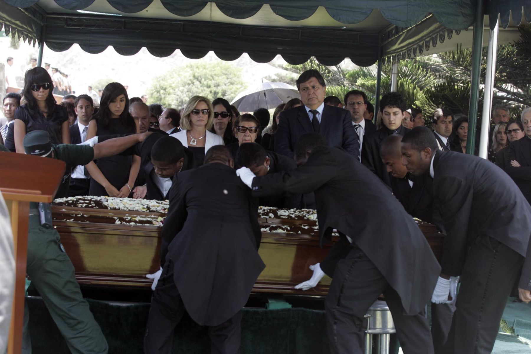 Sepelio del hermano del Presidente Alan Garcìa Pérez en el cementerio Jardines de la Paz. Foto: ANDINA/ Juan Carlos Guzmàn Negrini.