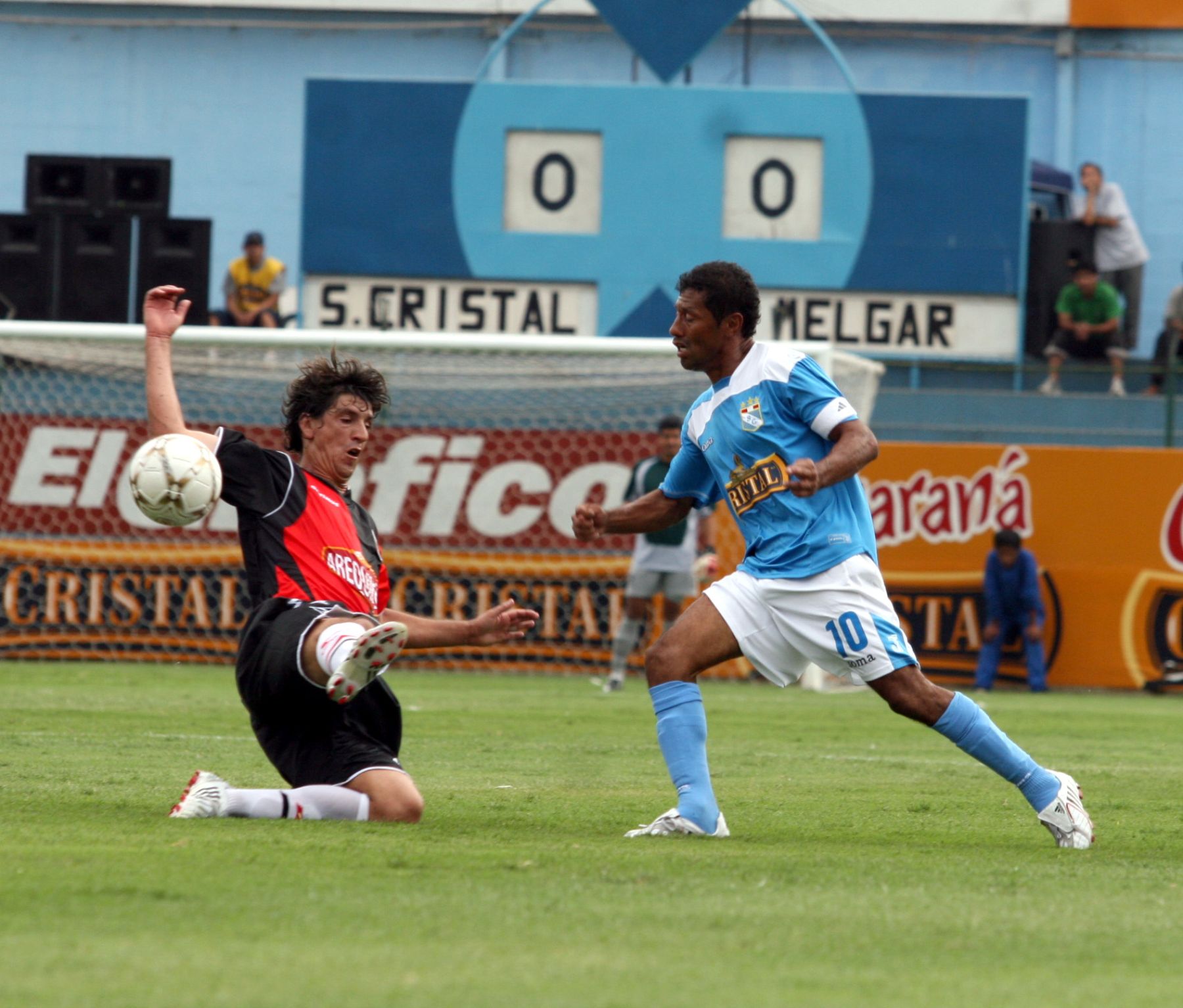 Sporting Cristal venció 2 - 1 al FBC Melgar en partido jugado en Estadio San Martín de Porres, válido por la primera fecha del Torneo de Apertura 2008. Foto: ANDINA/Maritza Rosales.