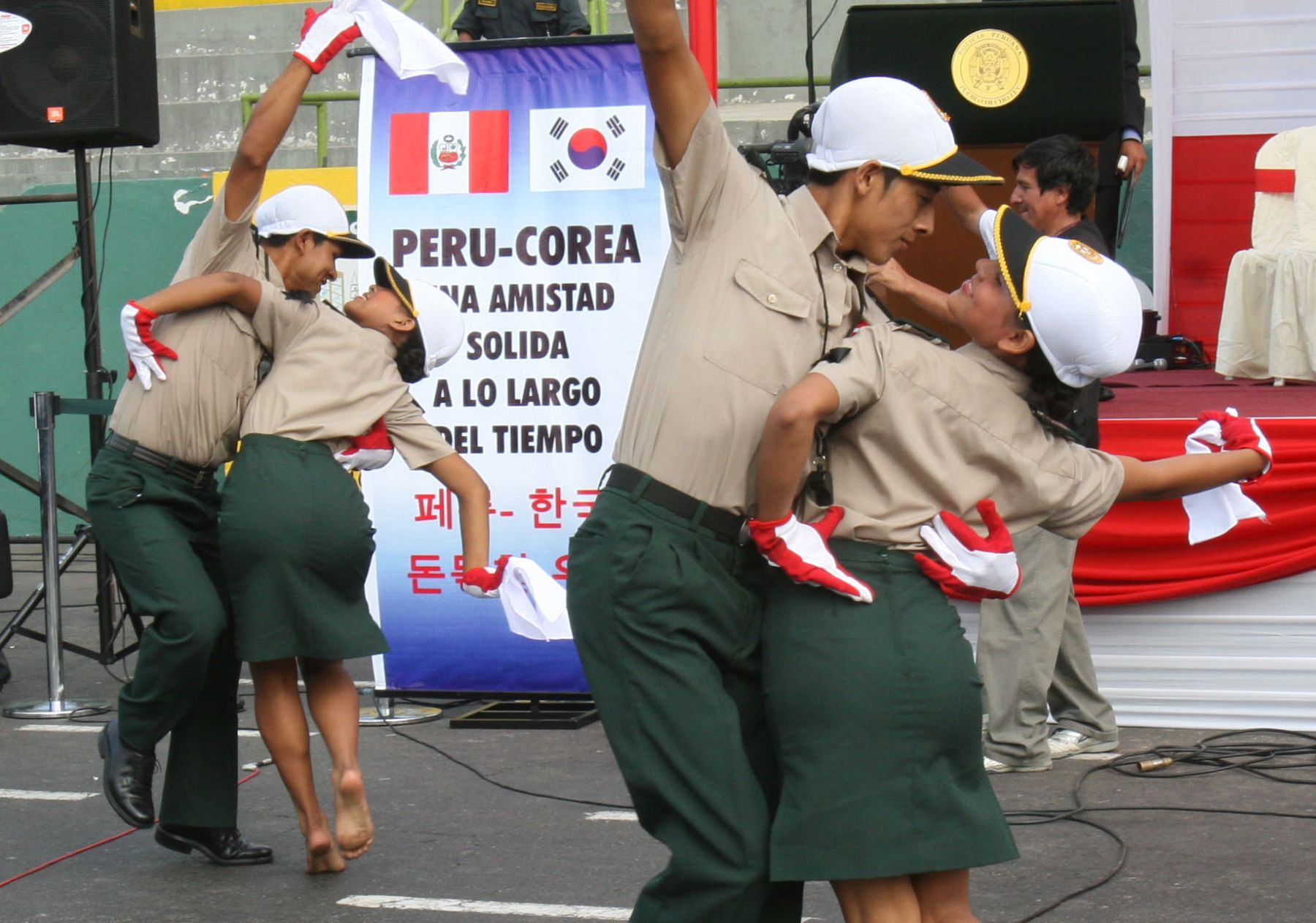 El jefe del Estado asistió esta mañana a una ceremonia de entrega de 100 patrulleros donados por el gobierno de Corea. Foto:ANDINA/Norman Córdova