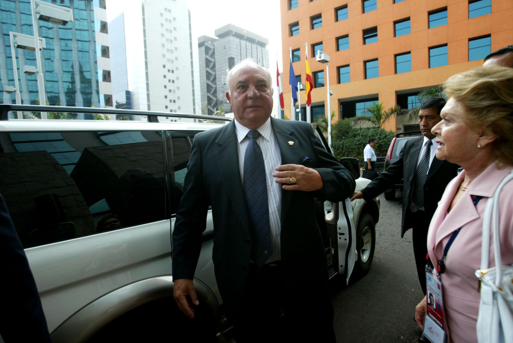 Llegada del presidente de la Comisión Extraordinaria de Alto Nivel, Luis Giampietri, al  Swiss Hotel en San Isidro. Foto:ANDINA/Alberto Orbegoso