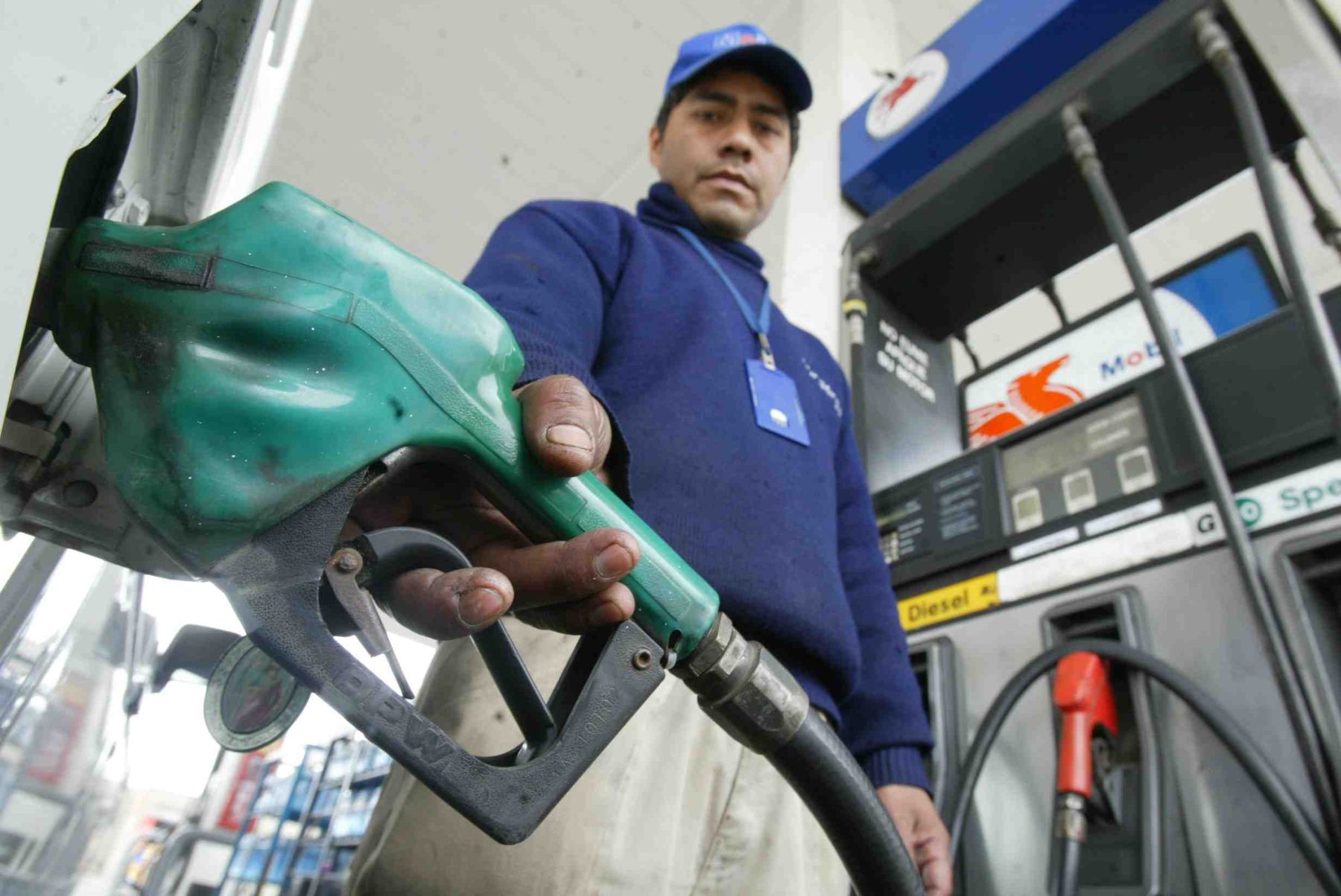 Gobierno ofrece a transportistas reducir el precio del diésel en S/ 1.04 por galón. ANDINA/archivo