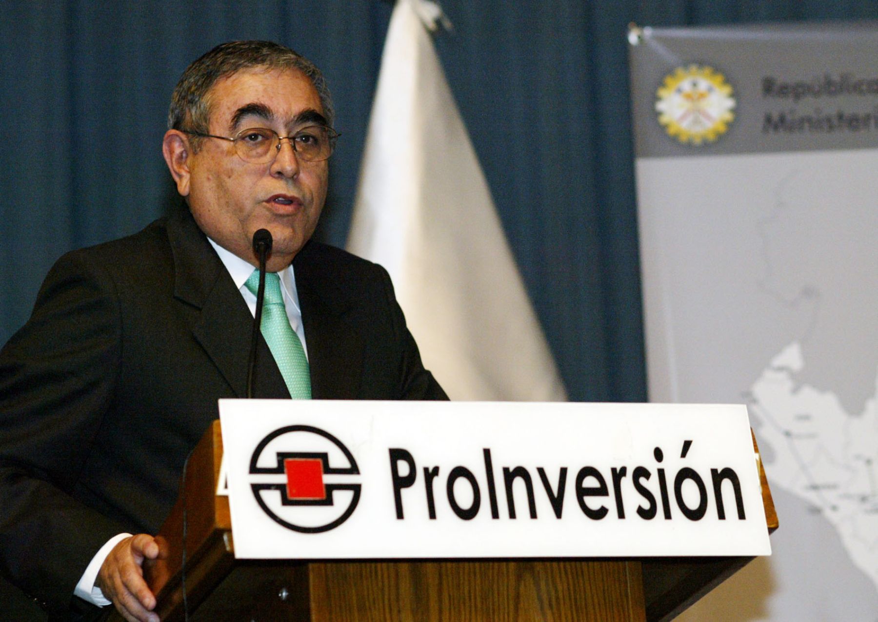 Ministro de Energia y Minas, Juan Valdivia Romero hace uso de la palabra durante la adjudicación de la Linea de Transmisión Electrica Carhuamayo-Paeagsha-Conococha-Huallanca-Cajamarca-Cerro Corona-Carhuaquero. Foto:ANDINA/ Dante Zegarra.