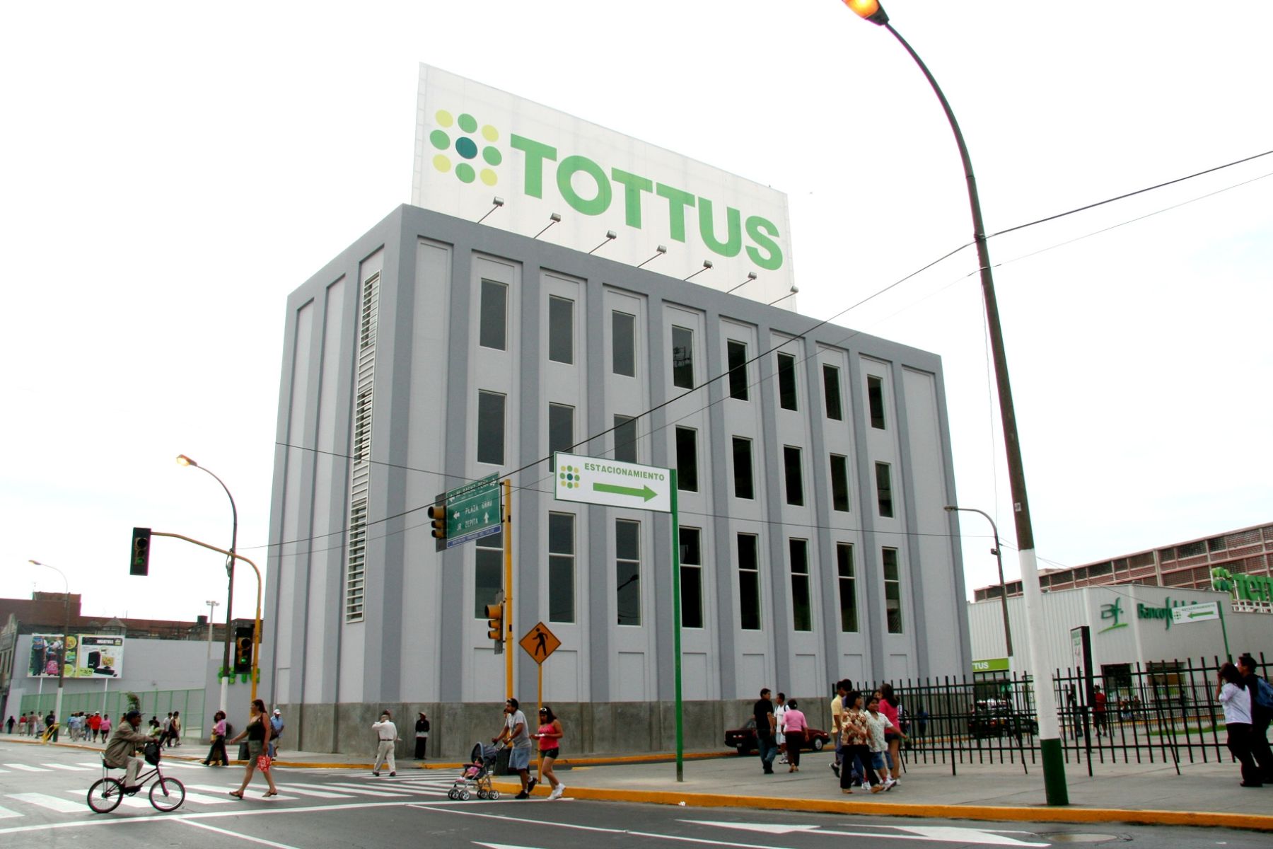 Hipermercado Tottus inaugurado hoy en la avenida Sáenz Peña en el Callao. Foto: ANDINA/ difusión