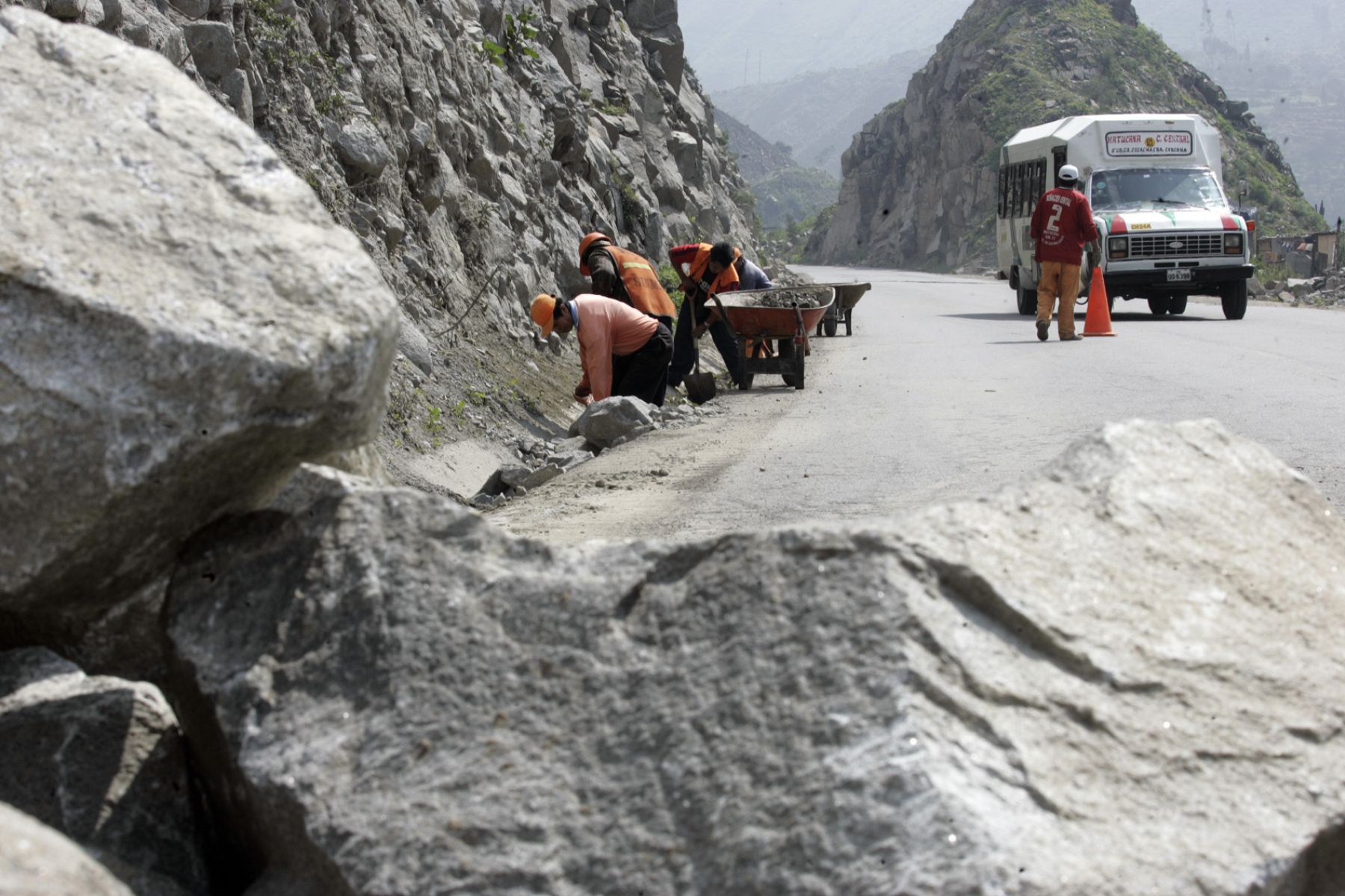 Ministra de Transportes, Verònica Zavala, supervisò esta mañana trabajos en la carretera Central tras los deslizamientos. Foto: ANDINA/ Juan Carlos Guzmàn Negrini.