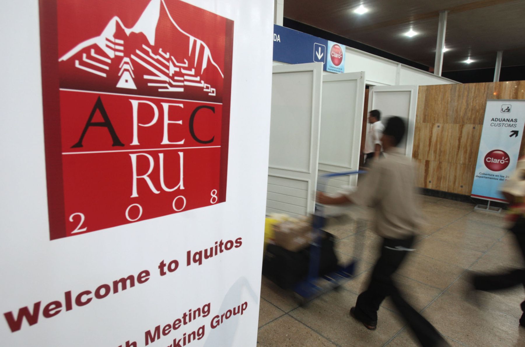 Cartel de bienvenida a los participantes a la 35° Reunión del Grupo de Trabajo de Energía (EWG) Apec  en el aeropuerto internacional “Francisco Secada” de Iquitos. Foto:ANDINA/ Piero Vargas