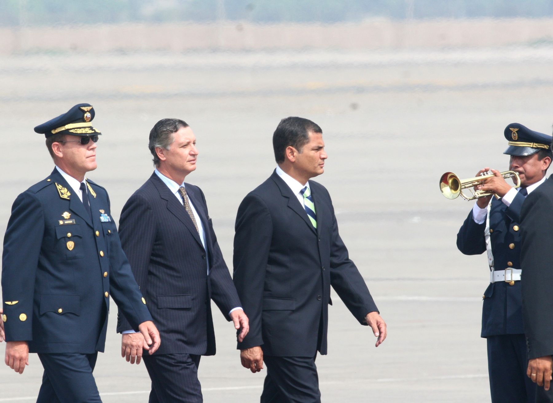 Llegada del Presidente  de Ecuador Rafael Correa al  Grupo Nro. 8 Foto. ANDINA/Norman Córdova