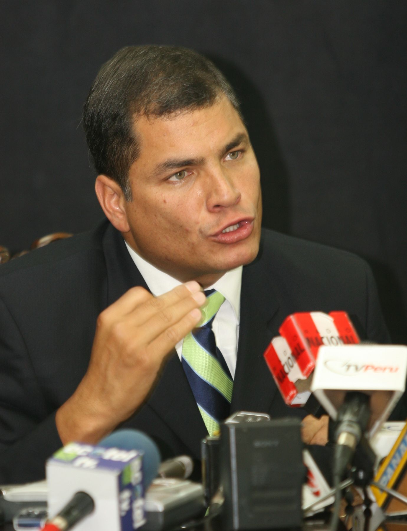 Conferencia de Prensa del Presidente  de Ecuador Rafael Correa  en el   Grupo Nro. 8 Foto. ANDINA/Norman Córdova