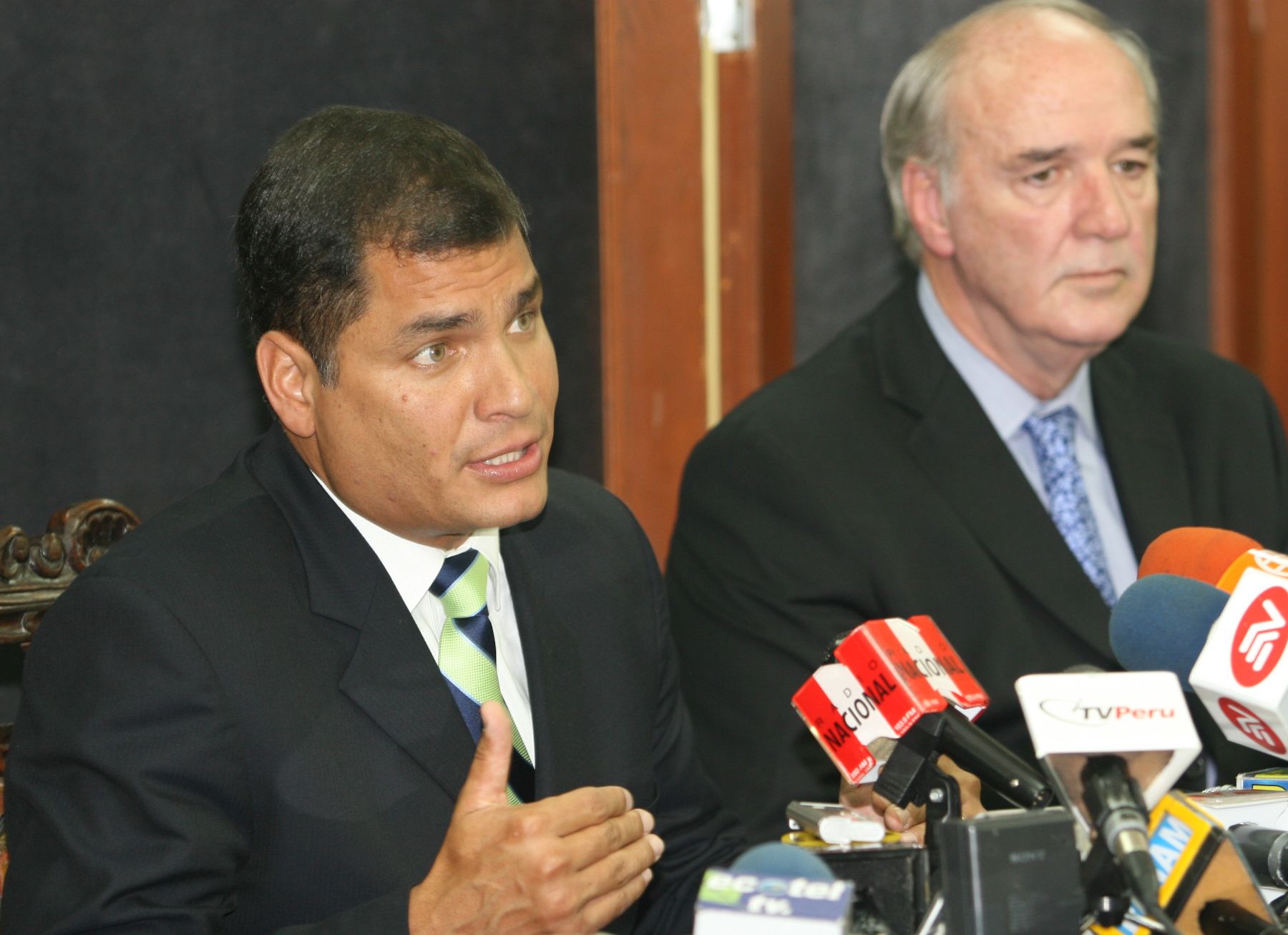 Conferencia de Prensa del Presidente  de Ecuador Rafael Correa  en el   Grupo Nro. 8 Foto. ANDINA/Norman Córdova