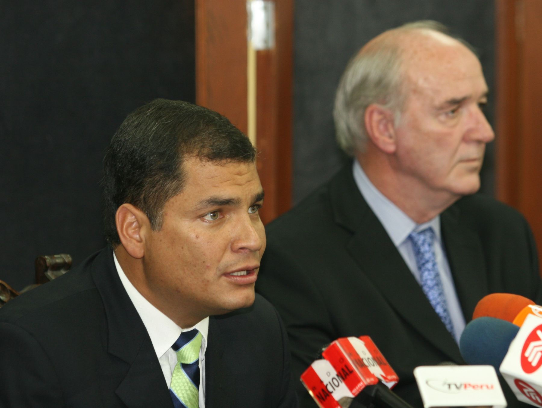 Conferencia de Prensa del Presidente  de Ecuador Rafael Correa  en el   Grupo Nro. 8 Foto. ANDINA/Norman Córdova