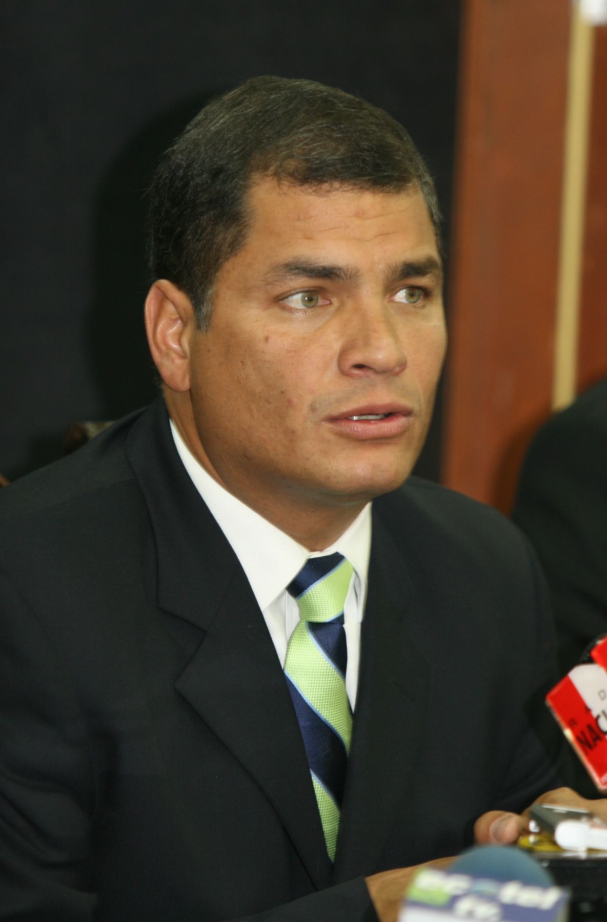 Conferencia de Prensa del Presidente  de Ecuador Rafael Correa  en el   Grupo Nro. 8 Foto. ANDINA/Norman Córdova