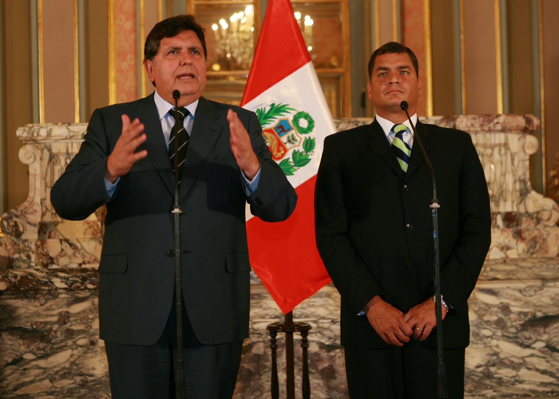 Presidente ,Alan García, y su homologo de Ecuador, Rafael Correo,  tras reunión en Palacio de Gobierno.Foto:SEPRES/Oscar Farje Gomero