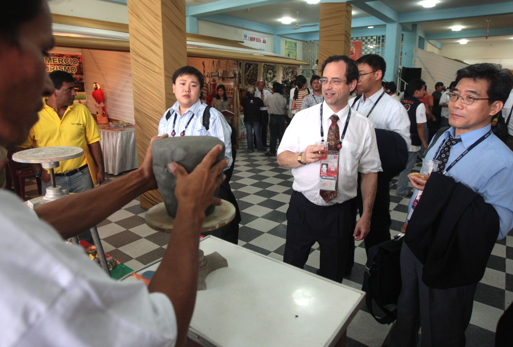 Delegados deI Apec participan del I Show Room “Mostrando la Oferta Exportable de Loreto” en la ciudad de Iquitos. Foto: ANDINA/Piero Vargas.