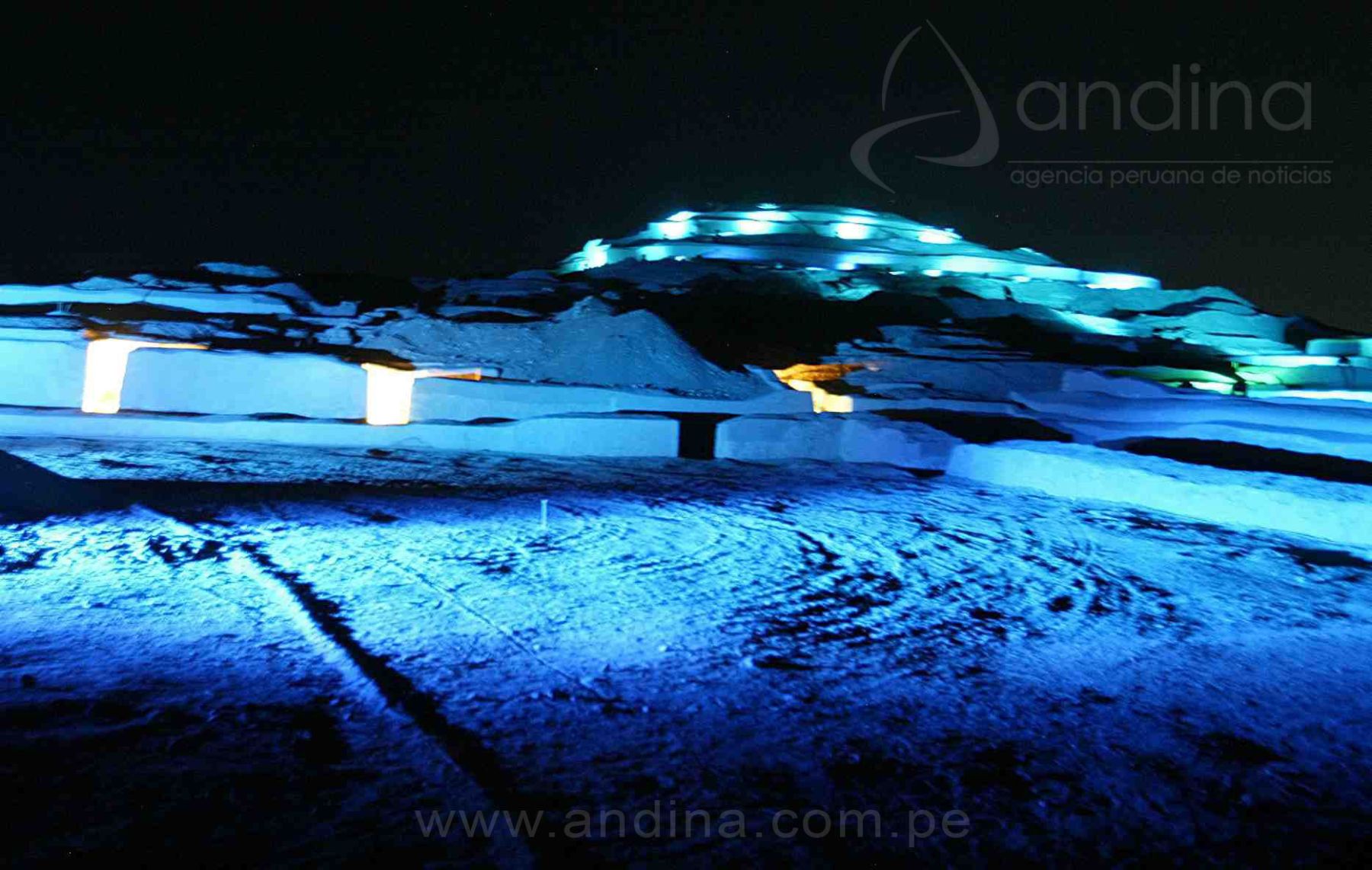 Vista nocturna del Santuario de Cahuachi ubicado en la provincia de Nasca.