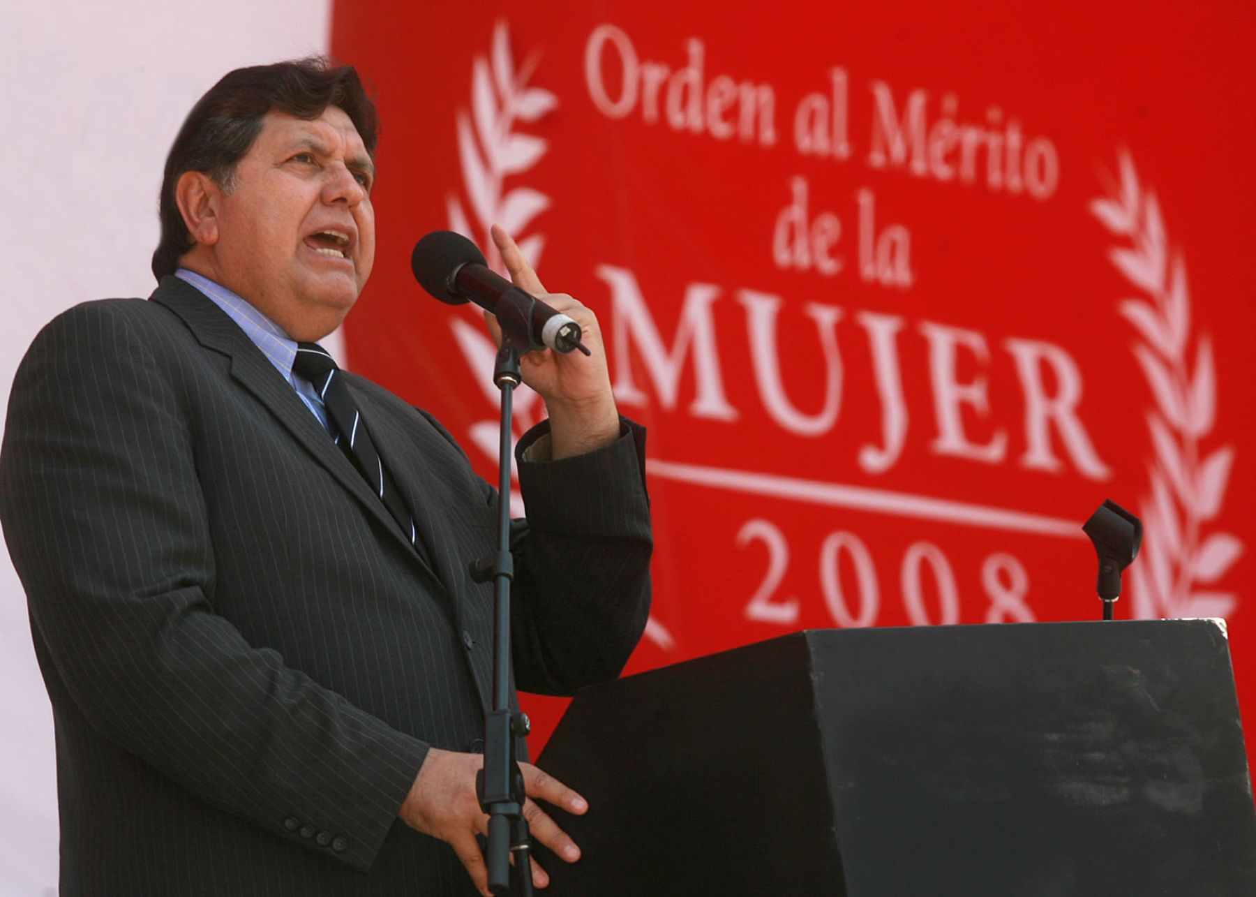 El Jefe de Estado, Alan García, participa en ceremonia por Día de la Mujer en la plaza de Acho. Foto: SEPRES/ Oscar Farje Gomero.
