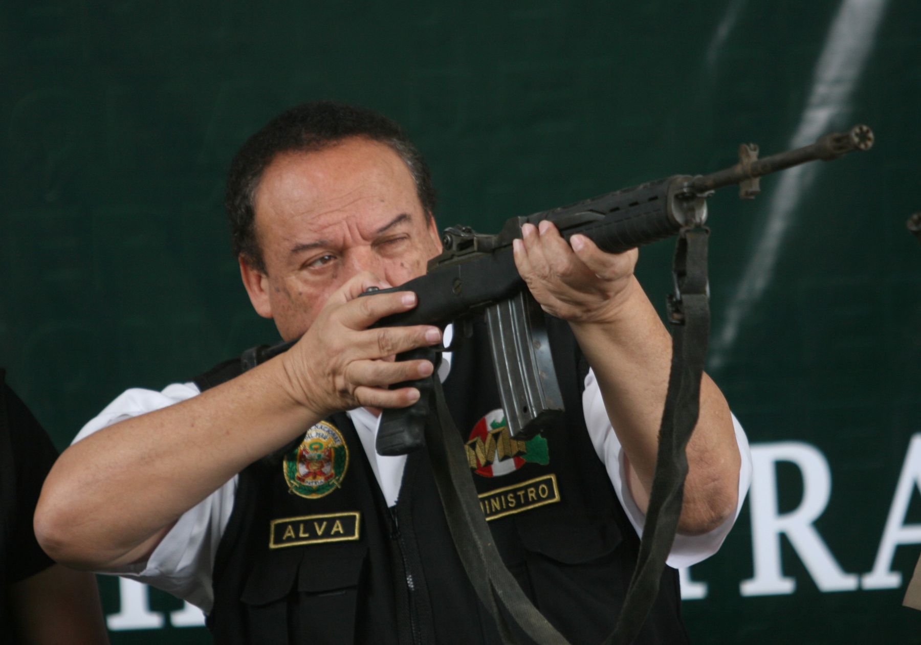 Ministro de Interior, Lumañana, armamento y droga incautada a narcotraficantes en el departamento de Lambayeque. Foto:ANDINA/Norman Córdova