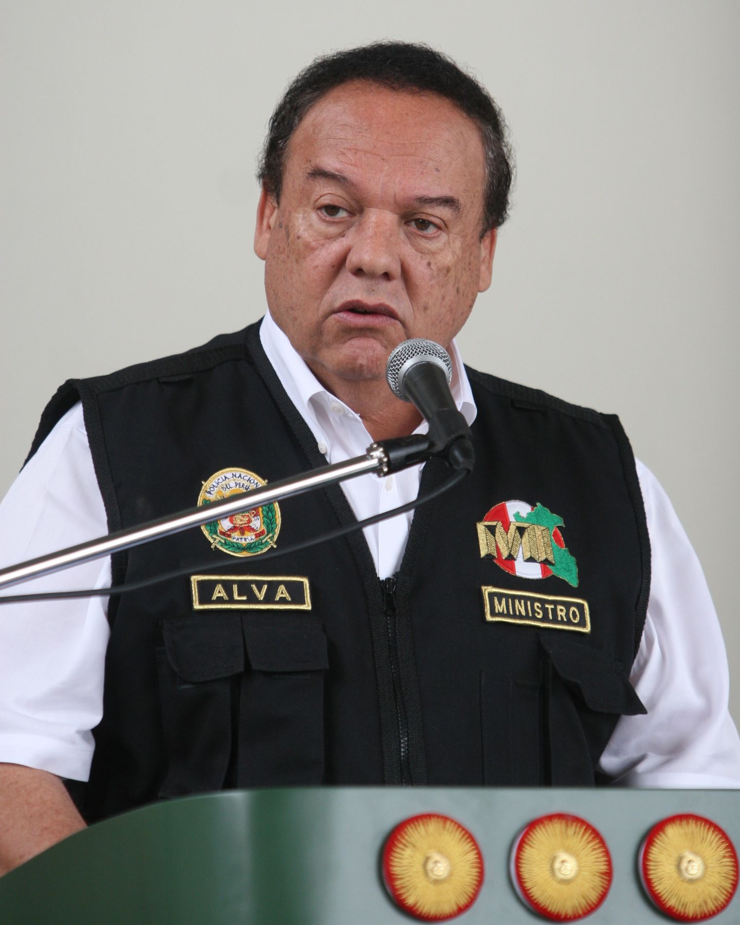 Ministro de Interior, Luis Alva Castro, presentó esta mañana, armamento y droga incautada a narcotraficantes en el departamento de Lambayeque. Foto:ANDINA/Norman Córdova