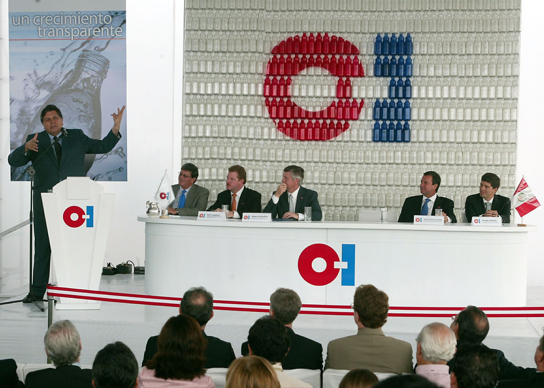 Presidente Alan Garcìa en ceremonia de inauguración de la planta de envases de vidrio de la empresa Owens - Illinois en Lurín. Foto: ANDINA / Alberto Orbegoso