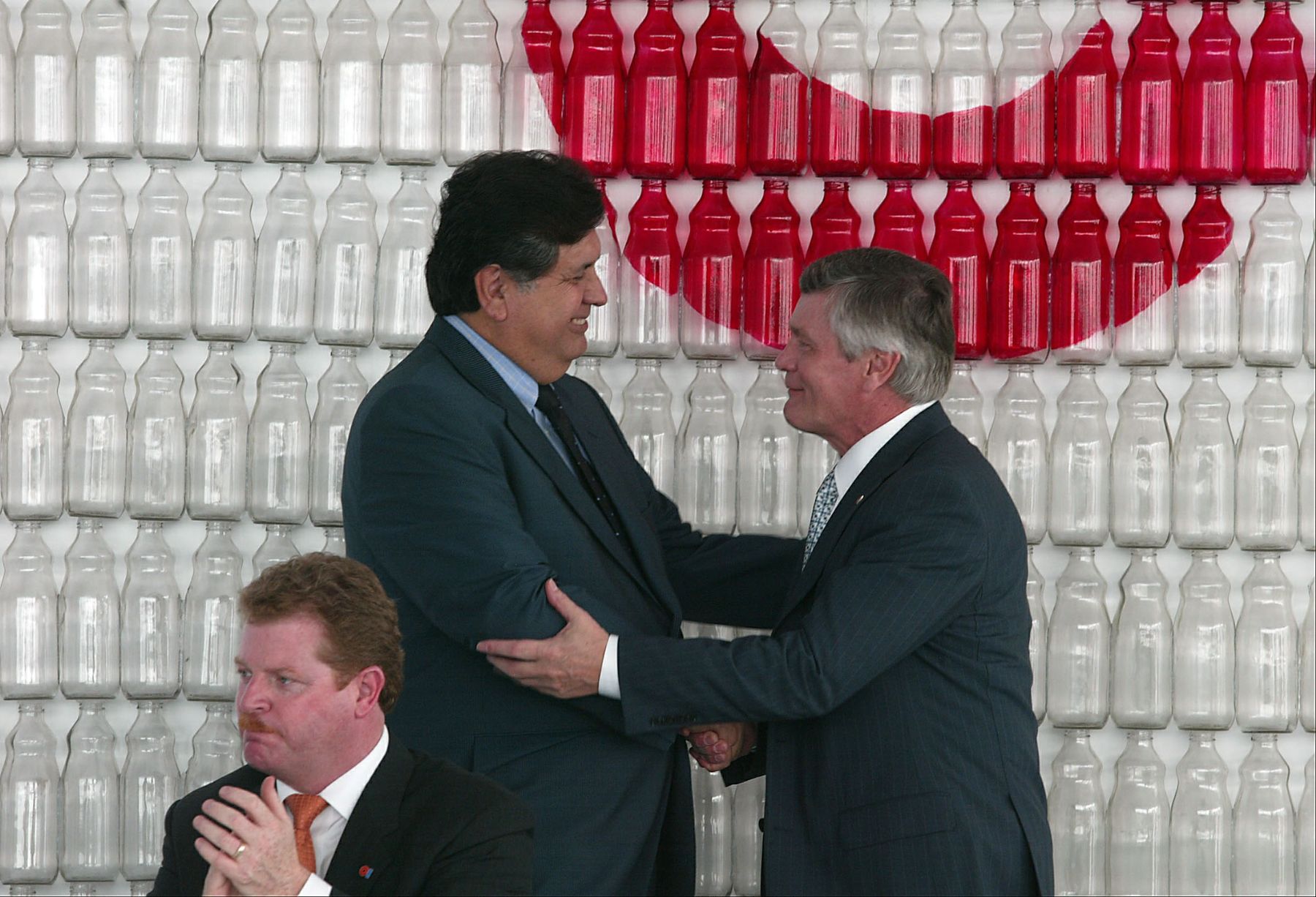 Presidente Alan Garcìa en ceremonia de inauguración de la planta de envases de vidrio de la empresa Owens - Illinois en Lurín. Foto: ANDINA / Alberto Orbegoso
