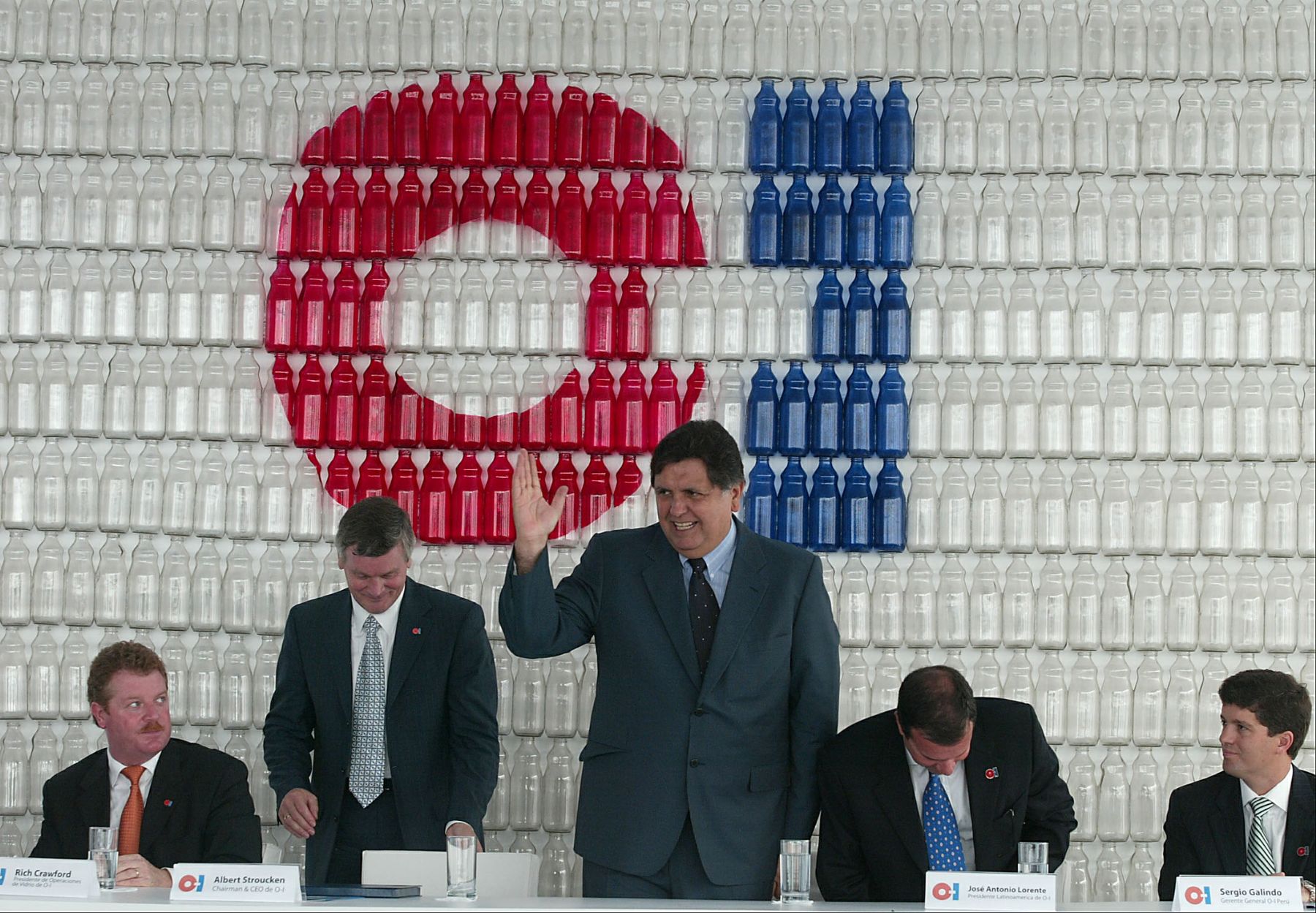 Presidente Alan Garcìa en ceremonia de inauguración de la planta de envases de vidrio de la empresa Owens - Illinois en Lurín. Foto: ANDINA / Alberto Orbegoso