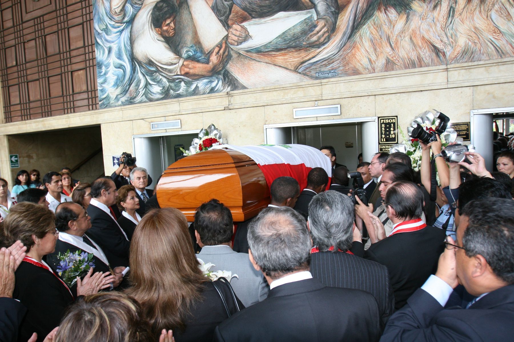 Homenaje a la doctora Adelaida Bolívar al llegar sus restos a la Fiscalia de la Nación. Foto: ANDINA/ Norman Córdova