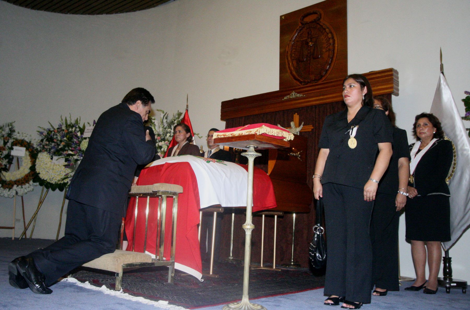 Presidente del Congreso, Luis Gonzáles Posada asistió al velorio de los restos mortales de la fallecida Fiscal de la Nación, Adelaida Bolívar en sede del Ministerio Público. Foto: ANDINA/Maritza Rosales.